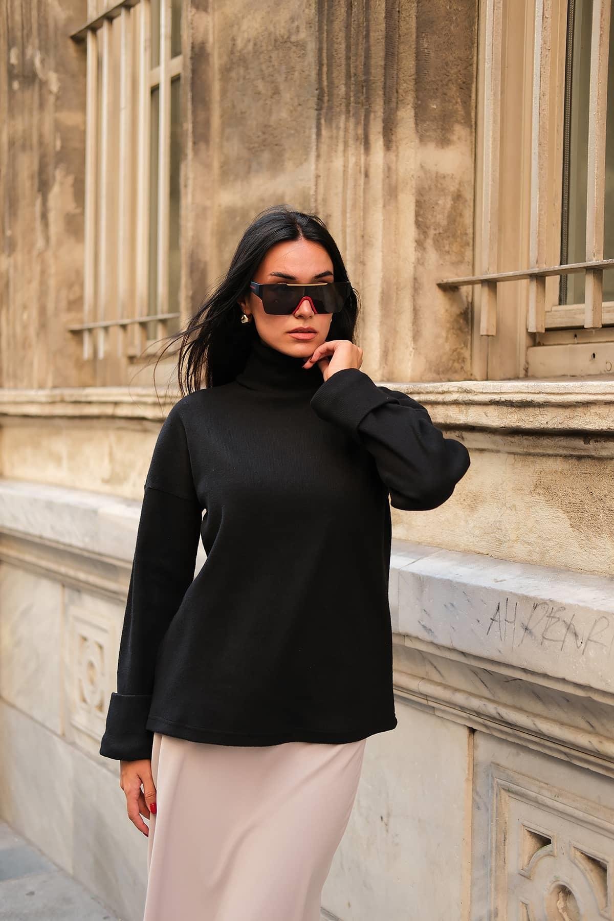 Y London Kol Detaylı Balıkcı Yaka Boğazlı Siyah Bluz  Y London Kol Detaylı Balıkcı Yaka Boğazlı Siyah Bluz 