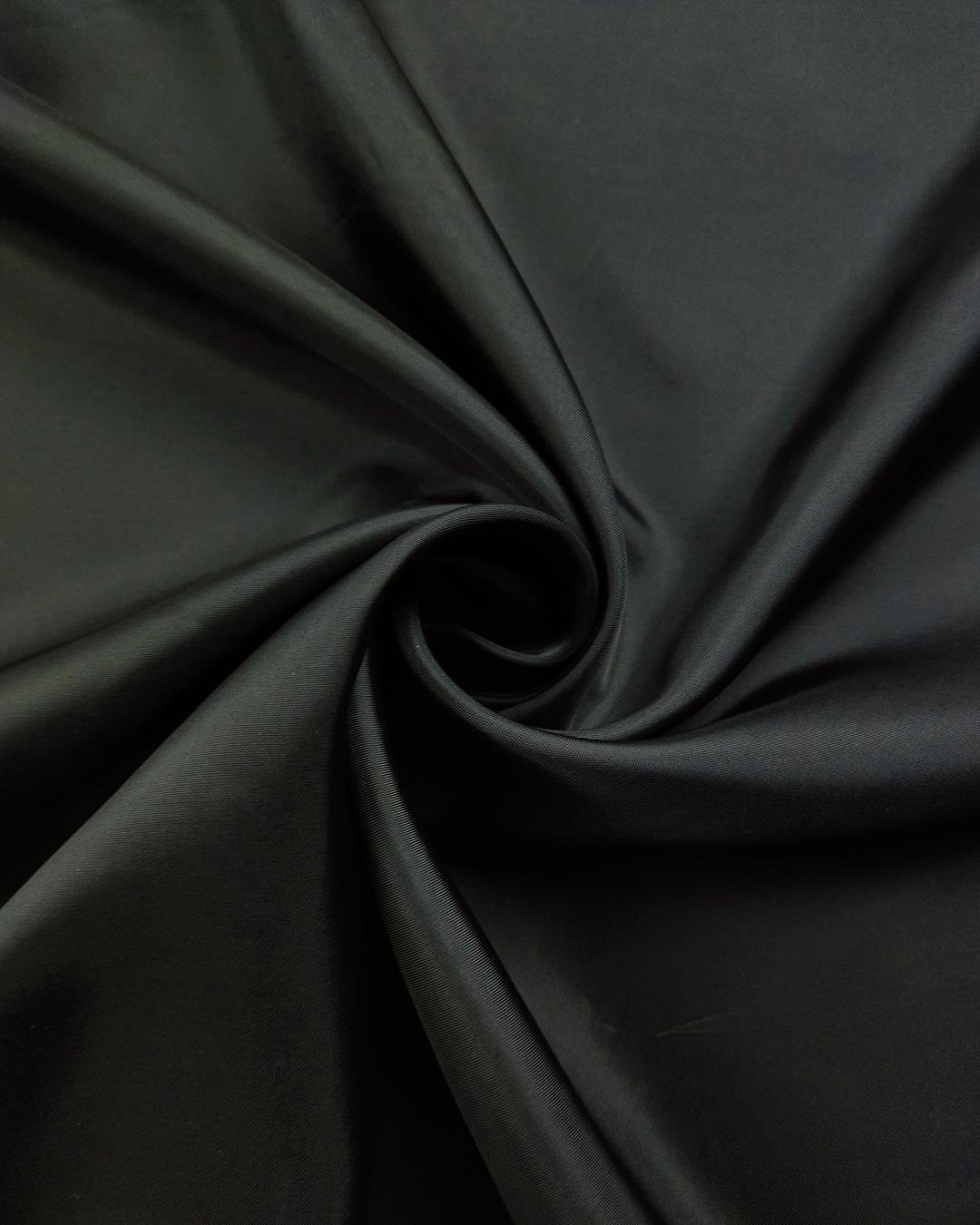 Siyah Renkte Sentetik Astar
 (En 140 cm x
 Boy 160 cm)