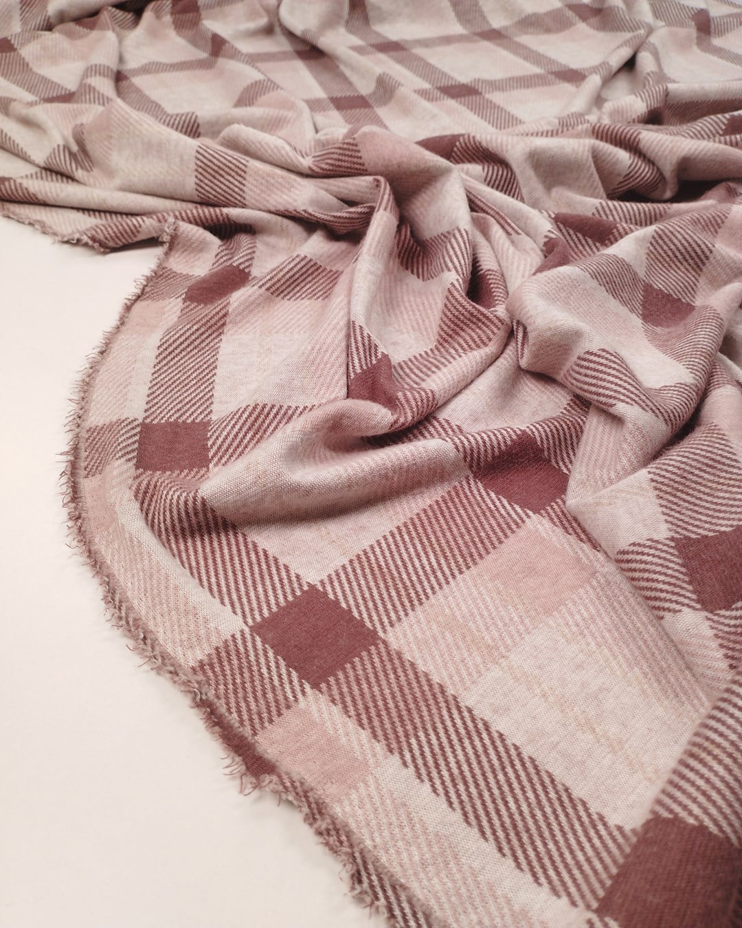 Pembe Bordo Ekru Ekoseli Jakarlı İnterlok Kumaş Esnek Yumuşacık Hırkalık & Kazaklık En: 140cm