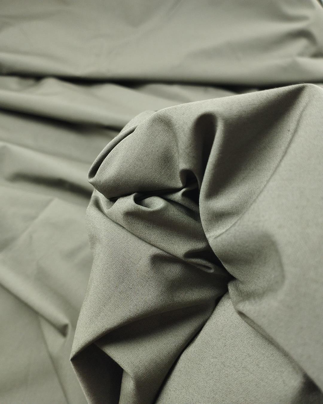 Çağla Yeşili Renkte İnce Gabardin (En  150 cm x Boy  205 cm)