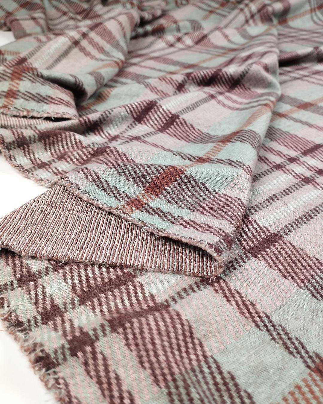 Yeşil Bordo Pembe Renklerde Örme Kumaş
 (En 150 cm x
 Boy 300 cm)