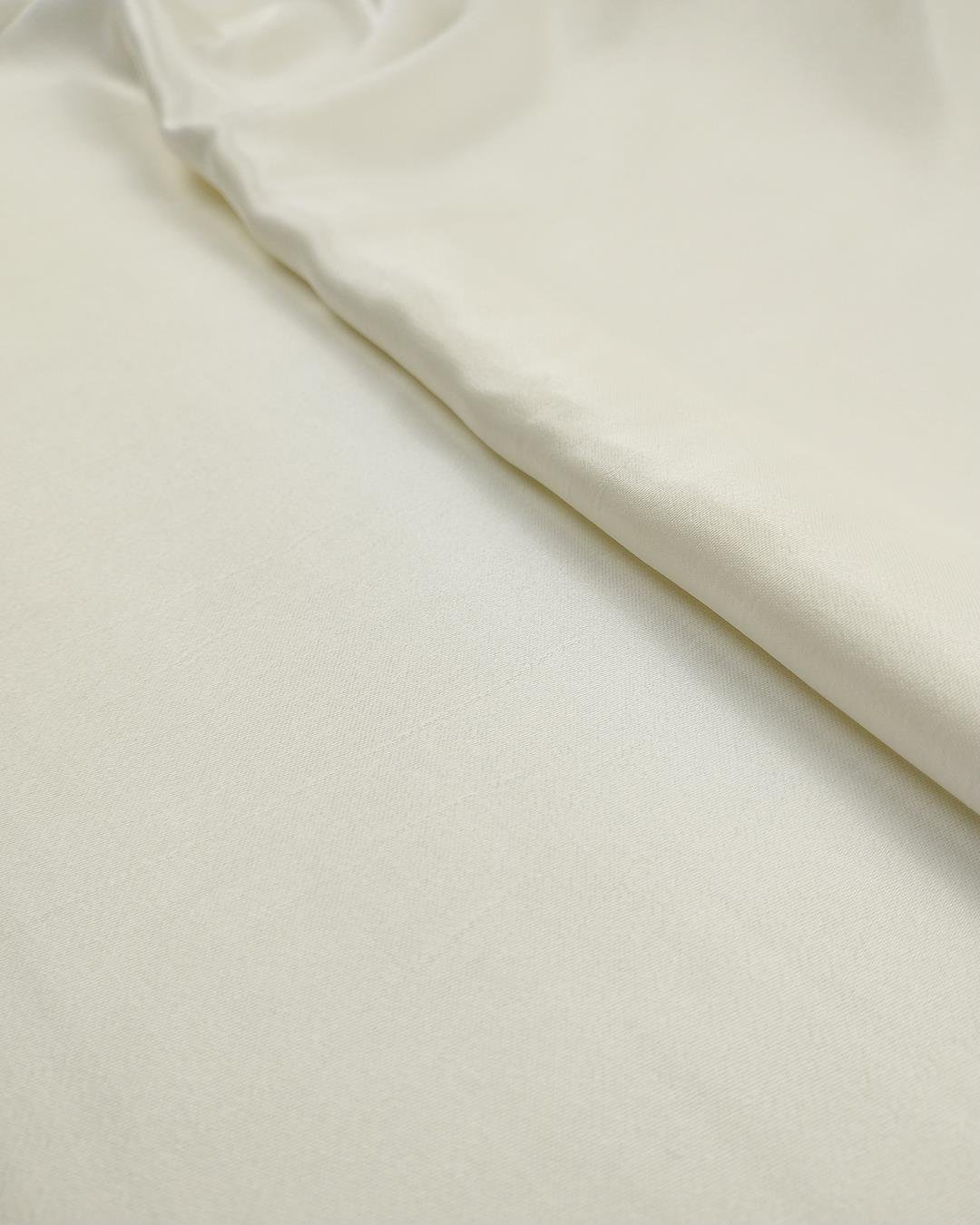 Ekru Krem Arası Renkte Saten Viskon (En  150 cm x Boy  250 cm)