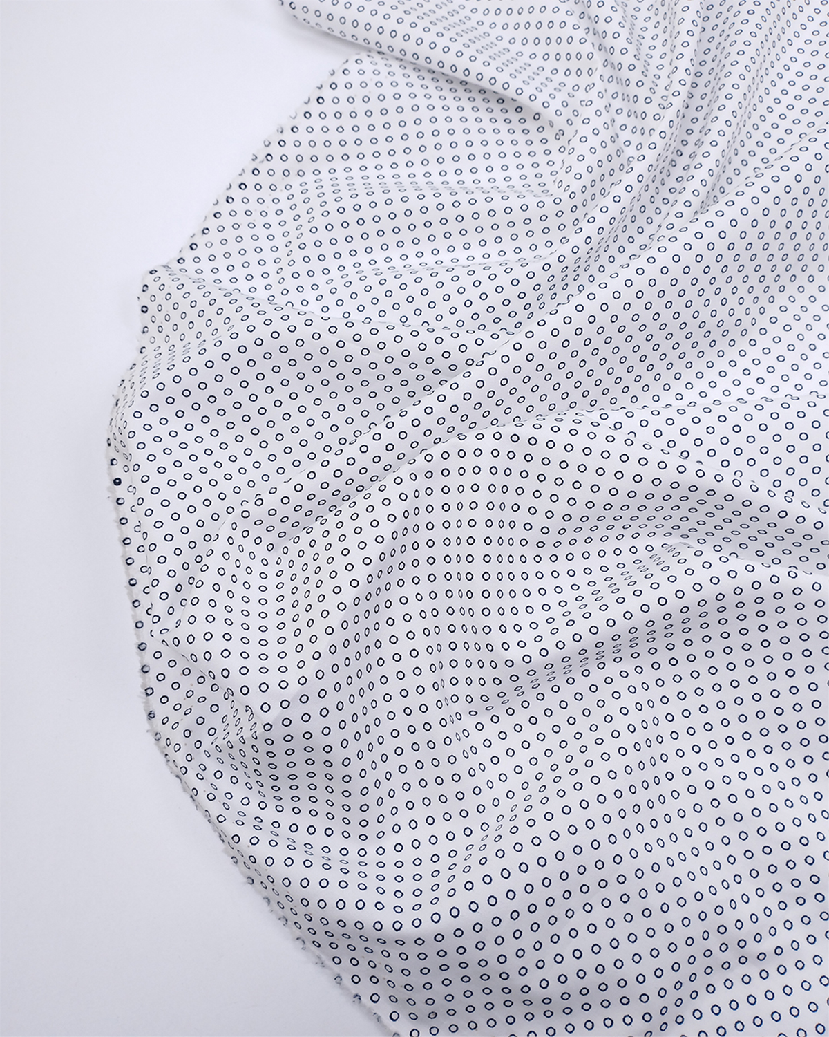 Beyaz Üzeri Siyah Benekli Poplin Kumaş Gömleklik & Elbiselik 145x185cm