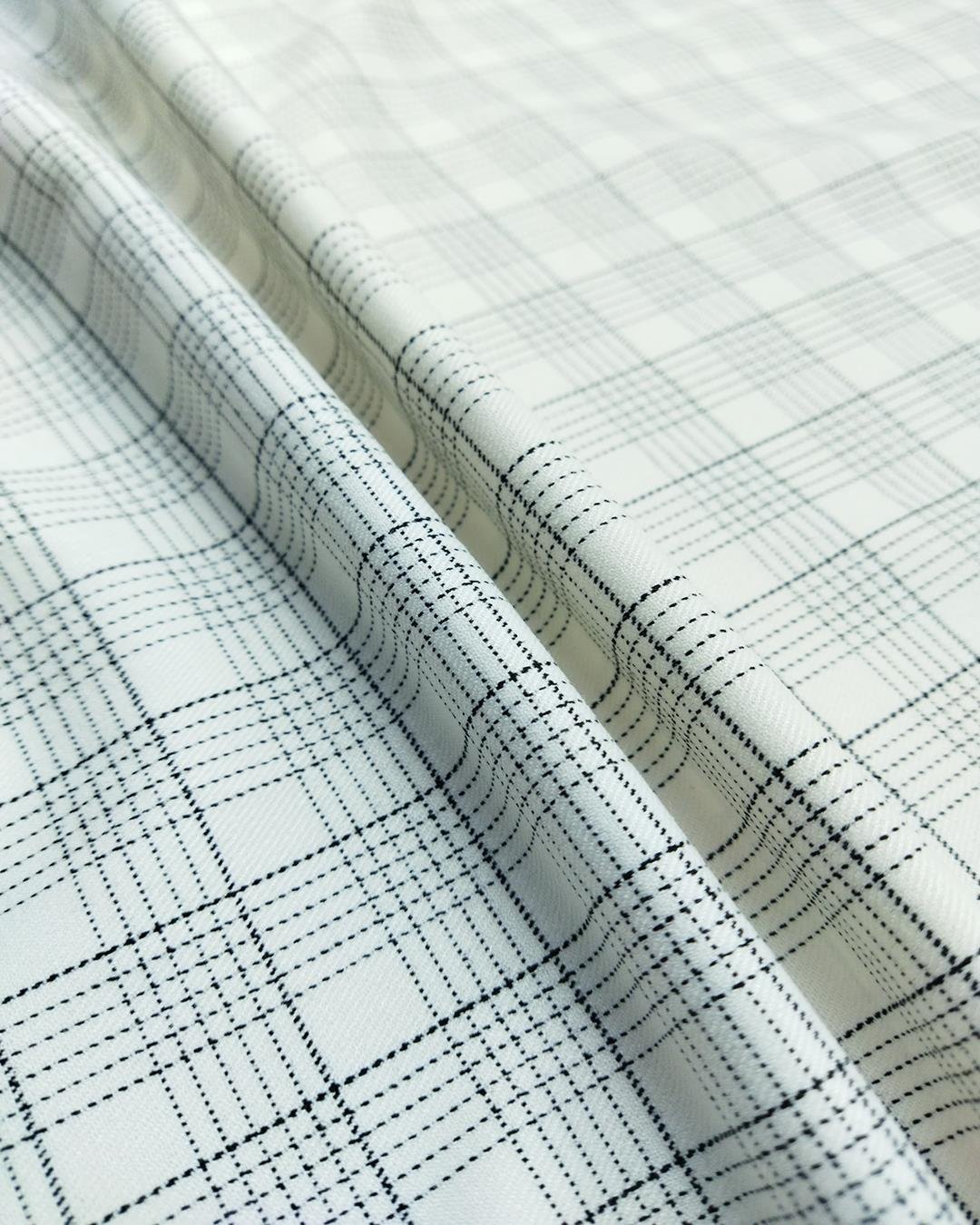Gabardin Siyah Beyaz Renklerde (En 140 cm x Boy 290 cm)