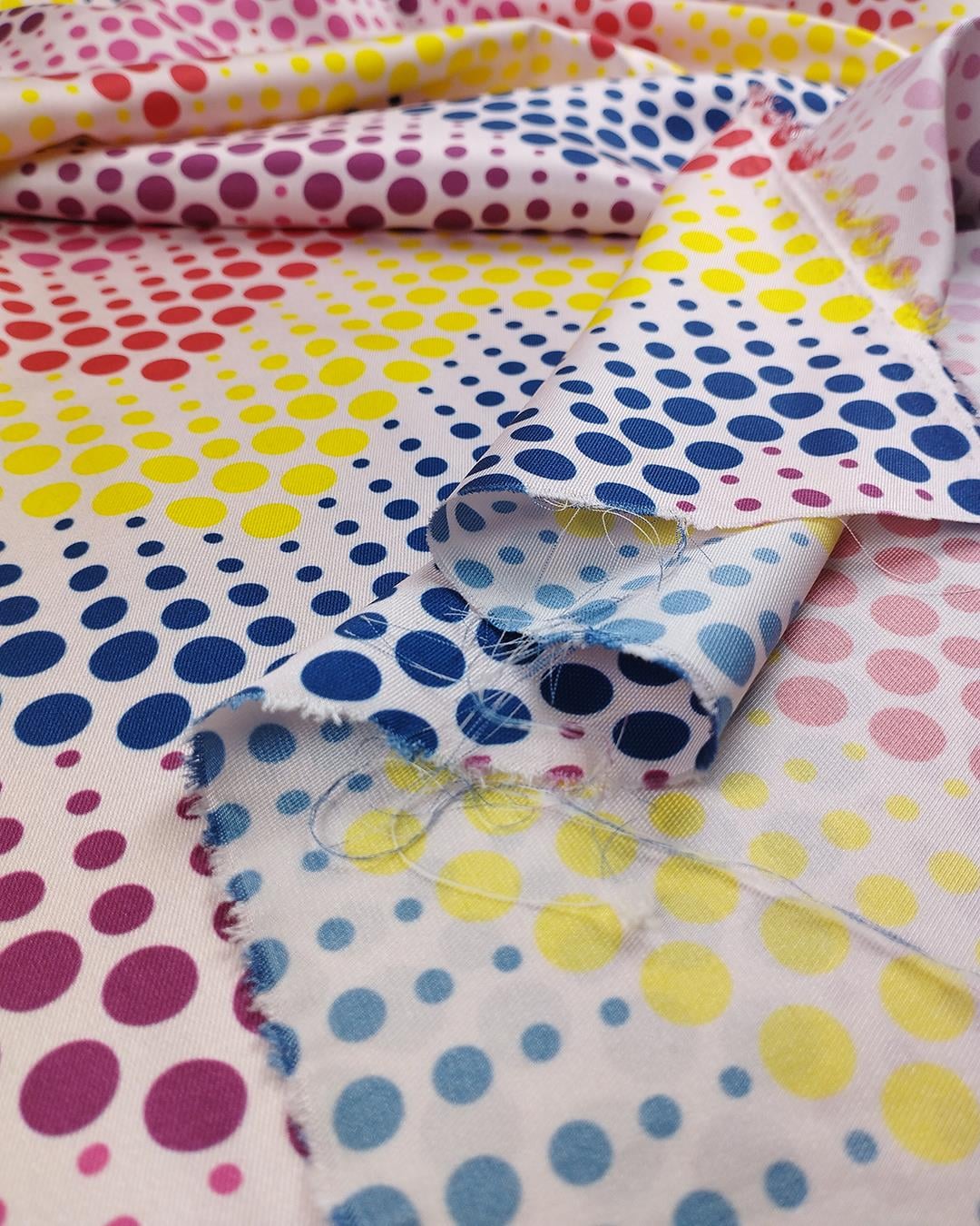 İnce Saten Retro Renk ve Desende (En 150 cm x Boy 175 cm)