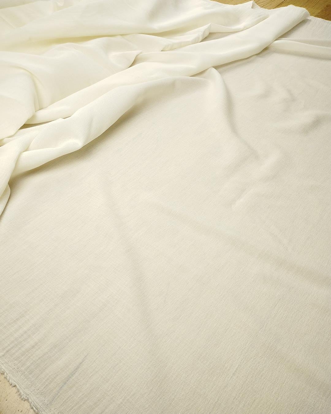 Krem Ekru Arası Renkte Viskon Sentetik Dokuma (En  135 cm x Boy  230 cm)