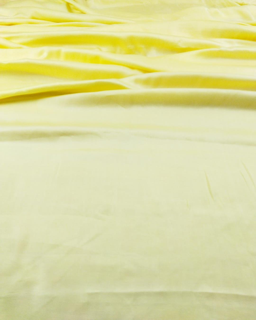 Saten Viskon Limon Sarısı Renkte (En 130 cm x Boy 230 cm)
