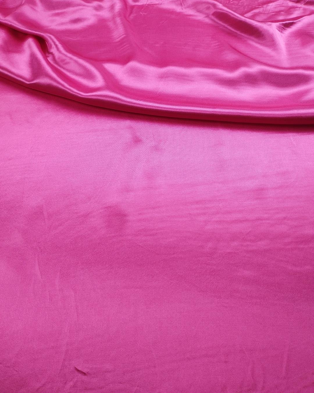 Saten Viskon Şeker Pembe RenkteEn: 140 cm