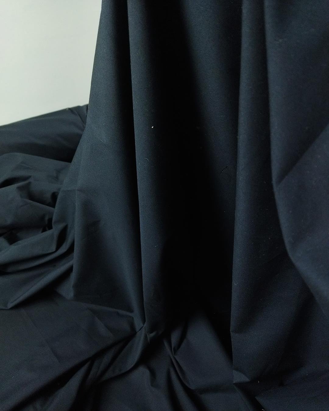 Siyah Renkte Poplin Benzeri Şık Pamuklu DokumaEn: 140 cm