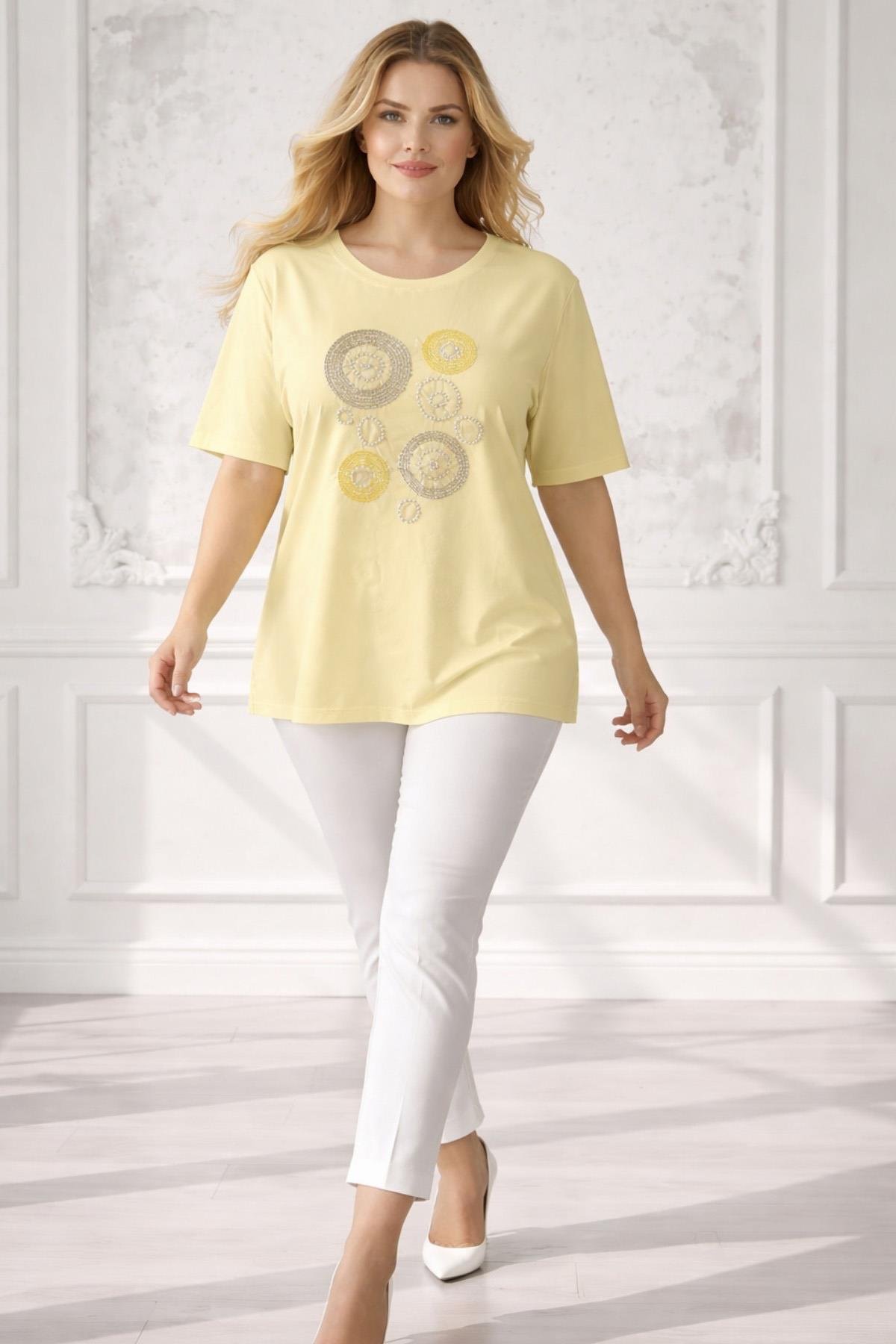 Bisiklet Yaka Modern Ay Halesi Büyük Beden TişörtBisiklet Yaka Modern Ay Halesi Büyük Beden Tişört – Elegan Büyük Beden Kadın Üst | İstangül ButikBÜYÜK BEDEN TİŞÖRTİSTANGÜL BUTİK