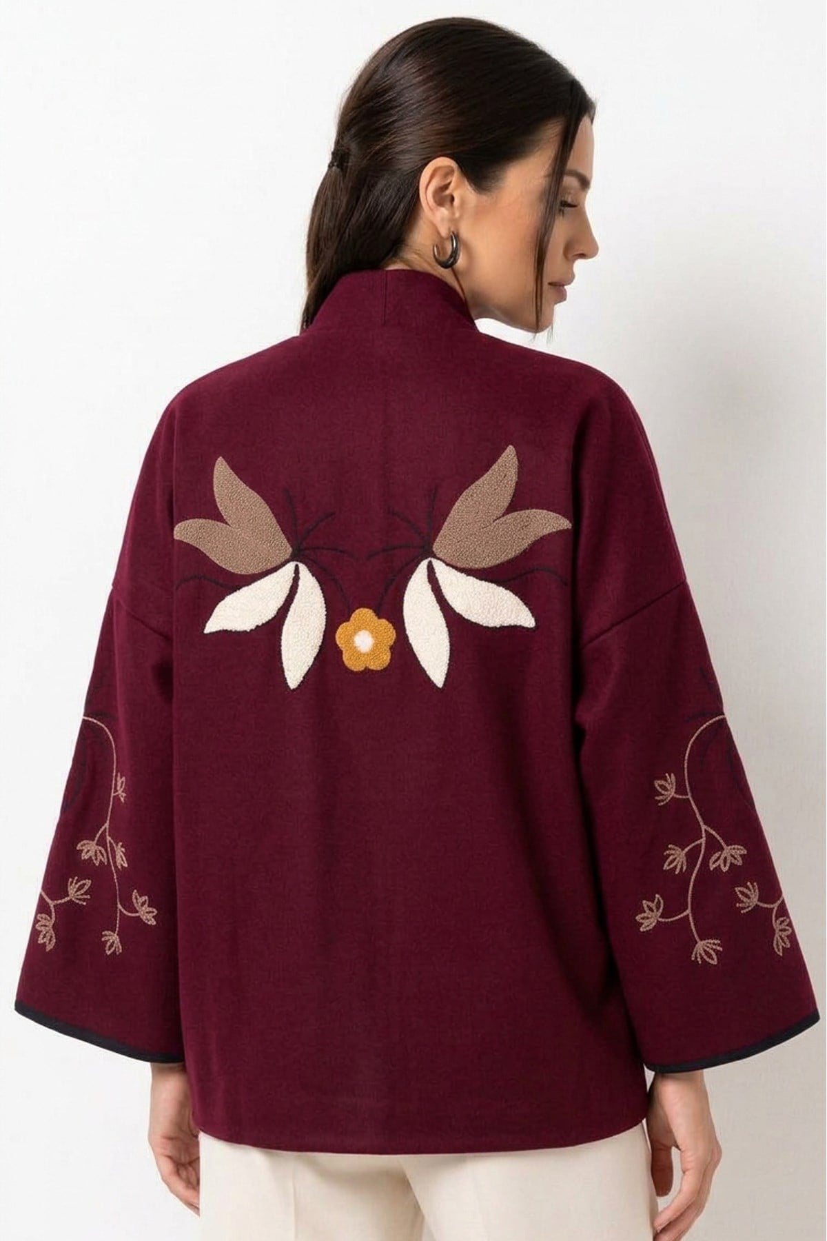 Bohem Çiçek Nakışlı Şal Yaka Önü Açık Oversize Tasarım Ceket - BordoBohem Çiçek Nakışlı Oversize Kaşe Ceket | İstangül ButikCeketİSTANGÜL BUTİK