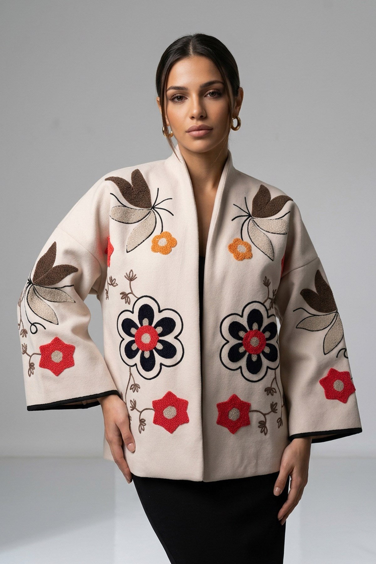 Bohem Çiçek Nakışlı Şal Yaka Önü Açık Oversize Tasarım Ceket - VizonBohem Çiçek Nakışlı Oversize Kaşe Ceket | İstangül ButikCeketİSTANGÜL BUTİK