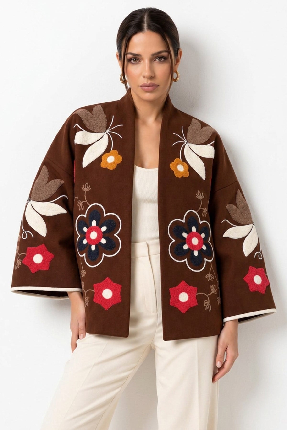 Bohem Çiçek Nakışlı Şal Yaka Önü Açık Oversize Tasarım Ceket - KahverengiBohem Çiçek Nakışlı Oversize Kaşe Ceket | İstangül ButikCeketİSTANGÜL BUTİK