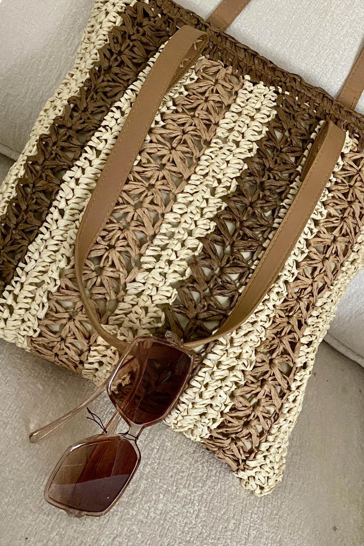 Bohemian Bliss Tote Hasır ÇantaBohemian Bliss Tote | El Yapımı Hasır Çanta – Bohem & ŞıkÇantaİSTANGÜL BUTİK