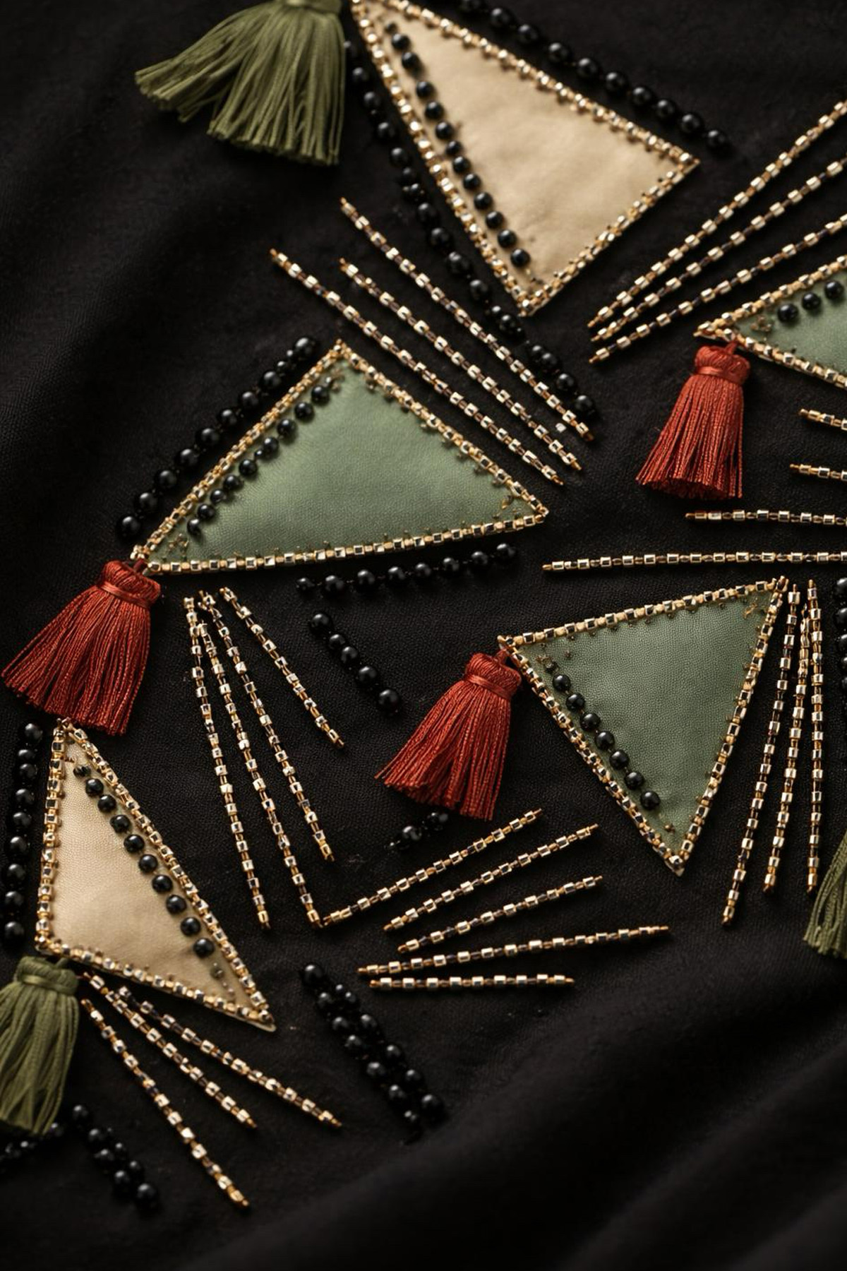 Bisiklet Yaka Boho Luxe Taşlı Püsküllü Pamuklu Büyük Beden TişörtBÜYÜK BEDEN TİŞÖRTİSTANGÜL BUTİK
