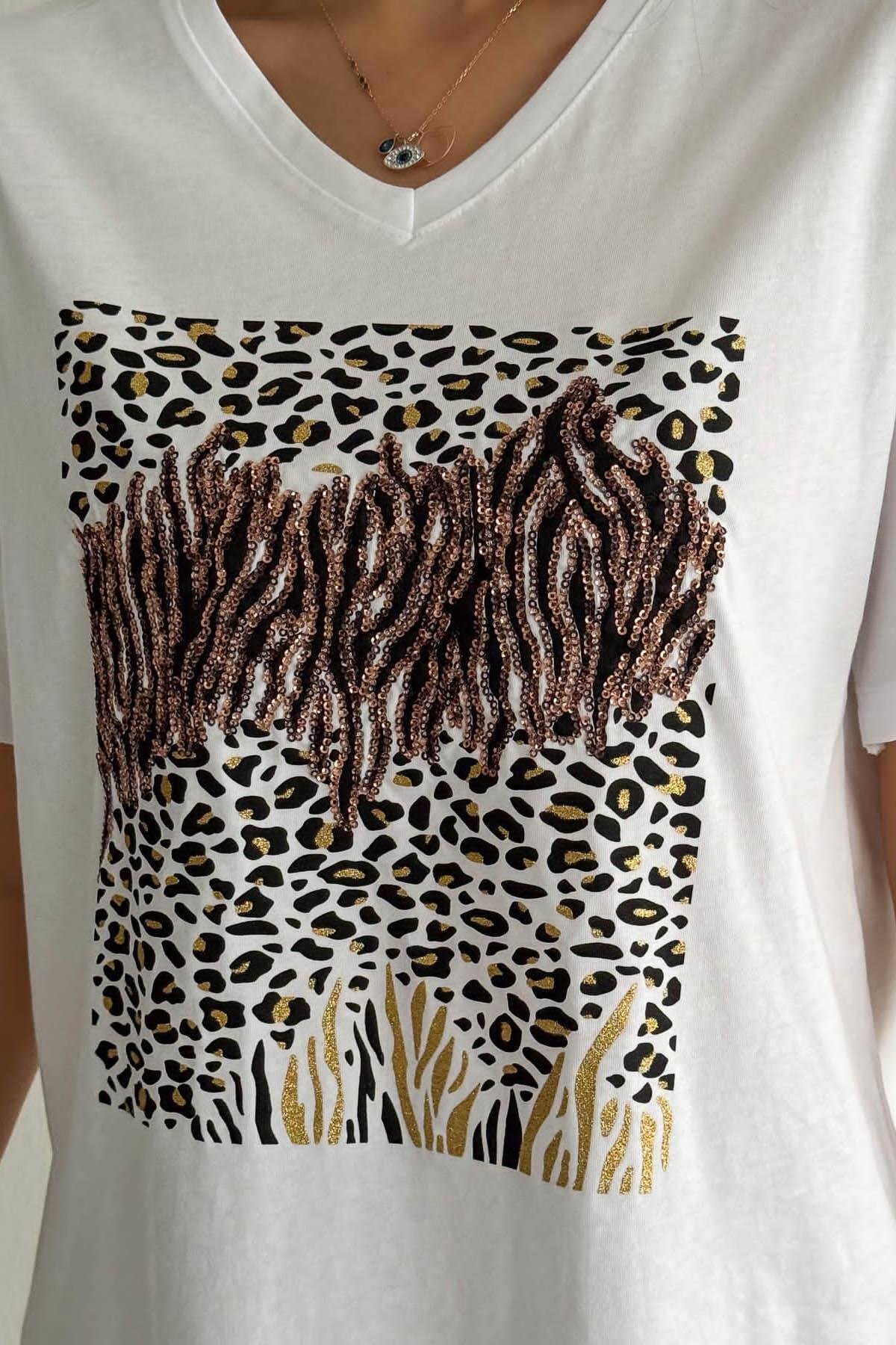 Embroidered Leopard Pattern V Yaka Büyük Beden Tasarım Tişört