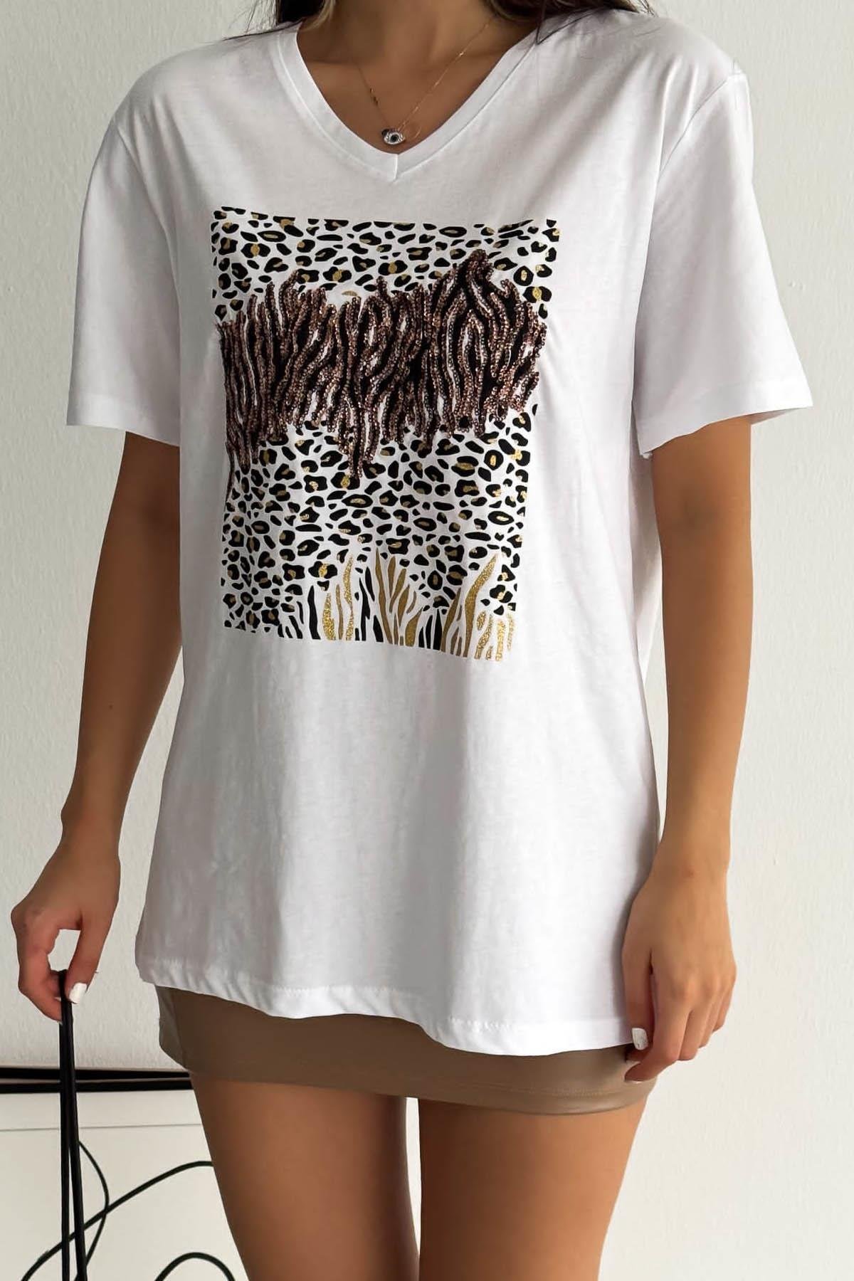 Embroidered Leopard Pattern V Yaka Büyük Beden Tasarım Tişört