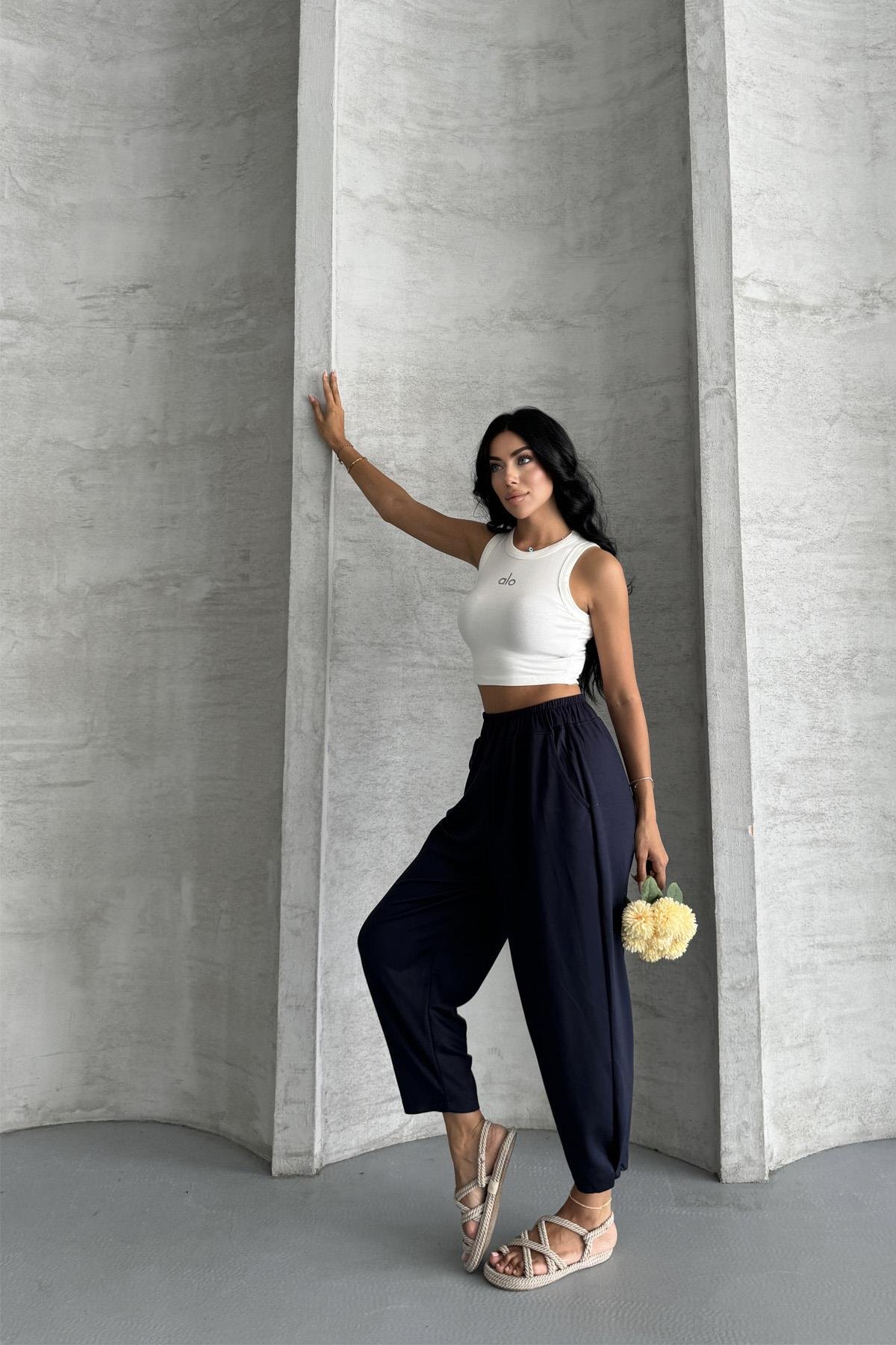 Everyday Comfort  Modal Kumaş Yüksek Bel Rahat PantolonEveryday Comfort Modal Kumaş Yüksek Bel Renkli Pantolon | Rahat KesimPantolonİSTANGÜL BUTİK