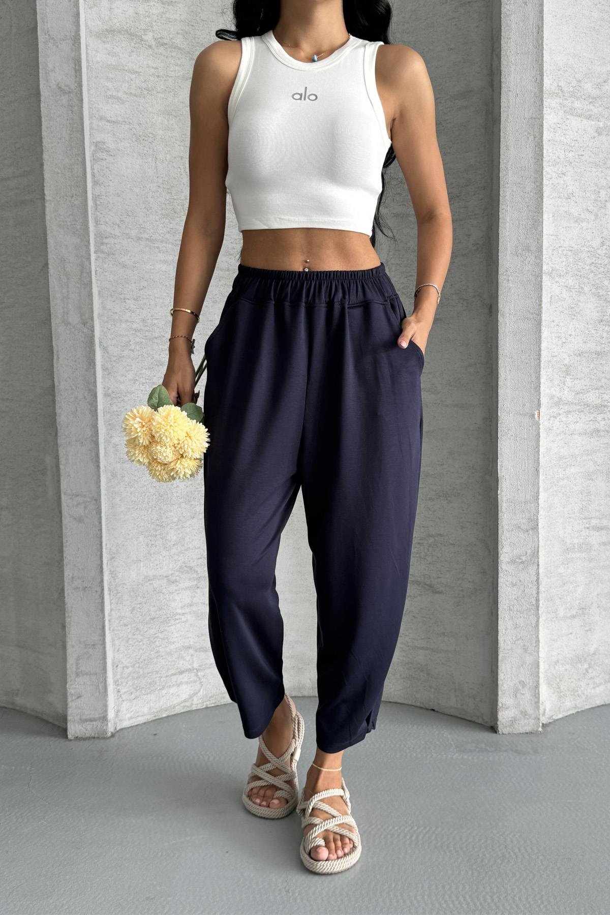 Everyday Comfort  Modal Kumaş Yüksek Bel Rahat PantolonEveryday Comfort Modal Kumaş Yüksek Bel Renkli Pantolon | Rahat KesimPantolonİSTANGÜL BUTİK