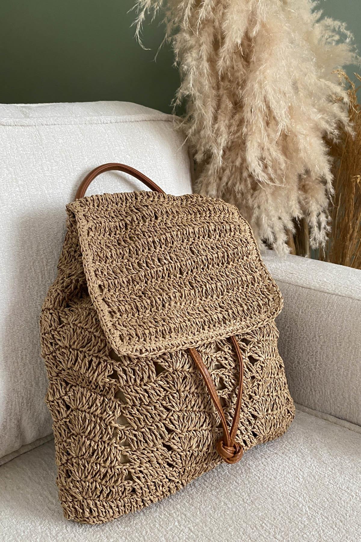 Bohemian Chic Tote Hasır Sırt Çantasıİstangulbutik.com'da en şık Bohem tarzı hasır sırt çantalarını keşfedin! Modanın trendi olan Bohemian Chic Tote Hasır Sırt Çantaları ile tarzınızı tamamlayın.ÇantaİSTANGÜL BUTİK