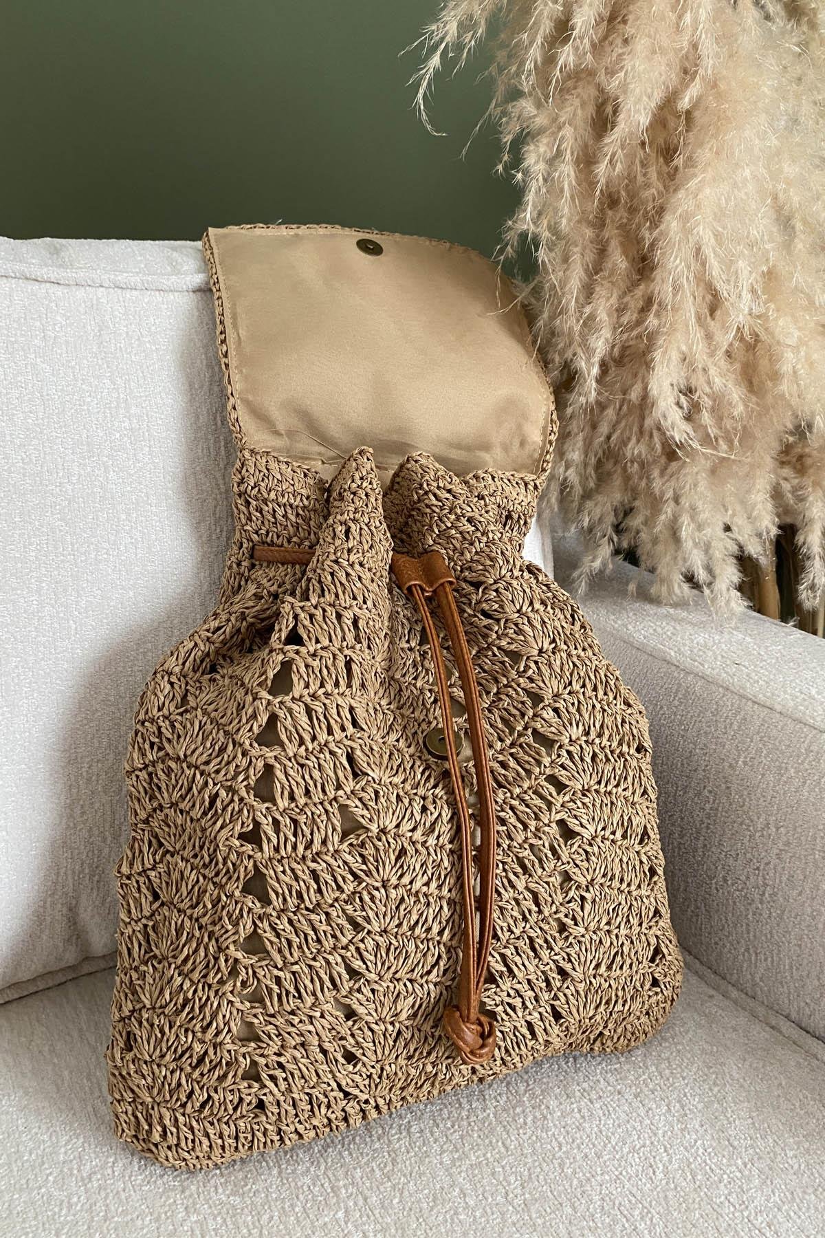 Bohemian Chic Tote Hasır Sırt Çantasıİstangulbutik.com'da en şık Bohem tarzı hasır sırt çantalarını keşfedin! Modanın trendi olan Bohemian Chic Tote Hasır Sırt Çantaları ile tarzınızı tamamlayın.ÇantaİSTANGÜL BUTİK