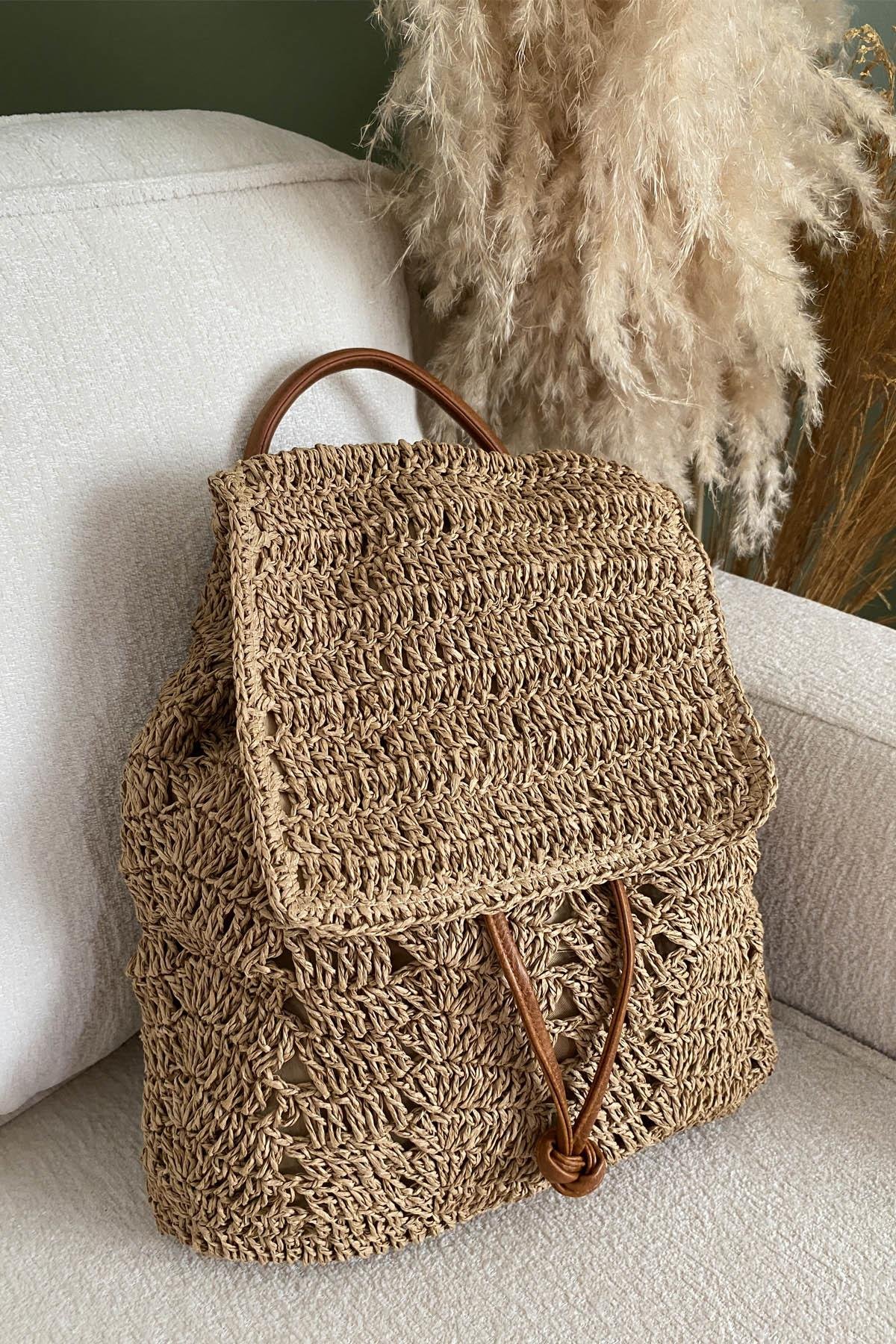 Bohemian Chic Tote Hasır Sırt Çantasıİstangulbutik.com'da en şık Bohem tarzı hasır sırt çantalarını keşfedin! Modanın trendi olan Bohemian Chic Tote Hasır Sırt Çantaları ile tarzınızı tamamlayın.ÇantaİSTANGÜL BUTİK