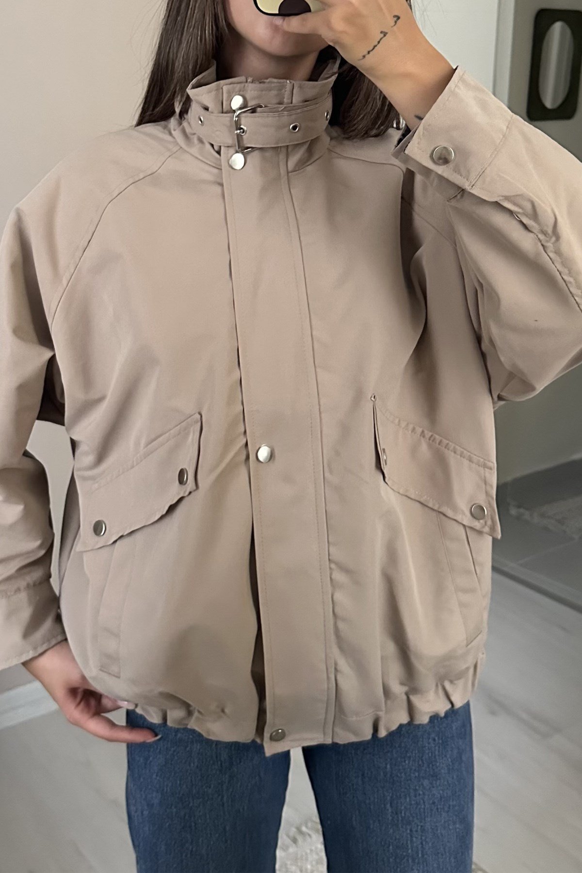 Kadın Ekose Detaylı Tokalı Dik Yaka Fermuarlı Oversize Parka Ceket - BejKadın Ekose Detaylı Tokalı Dik Yaka Oversize Parka CeketCeketİSTANGÜL BUTİK