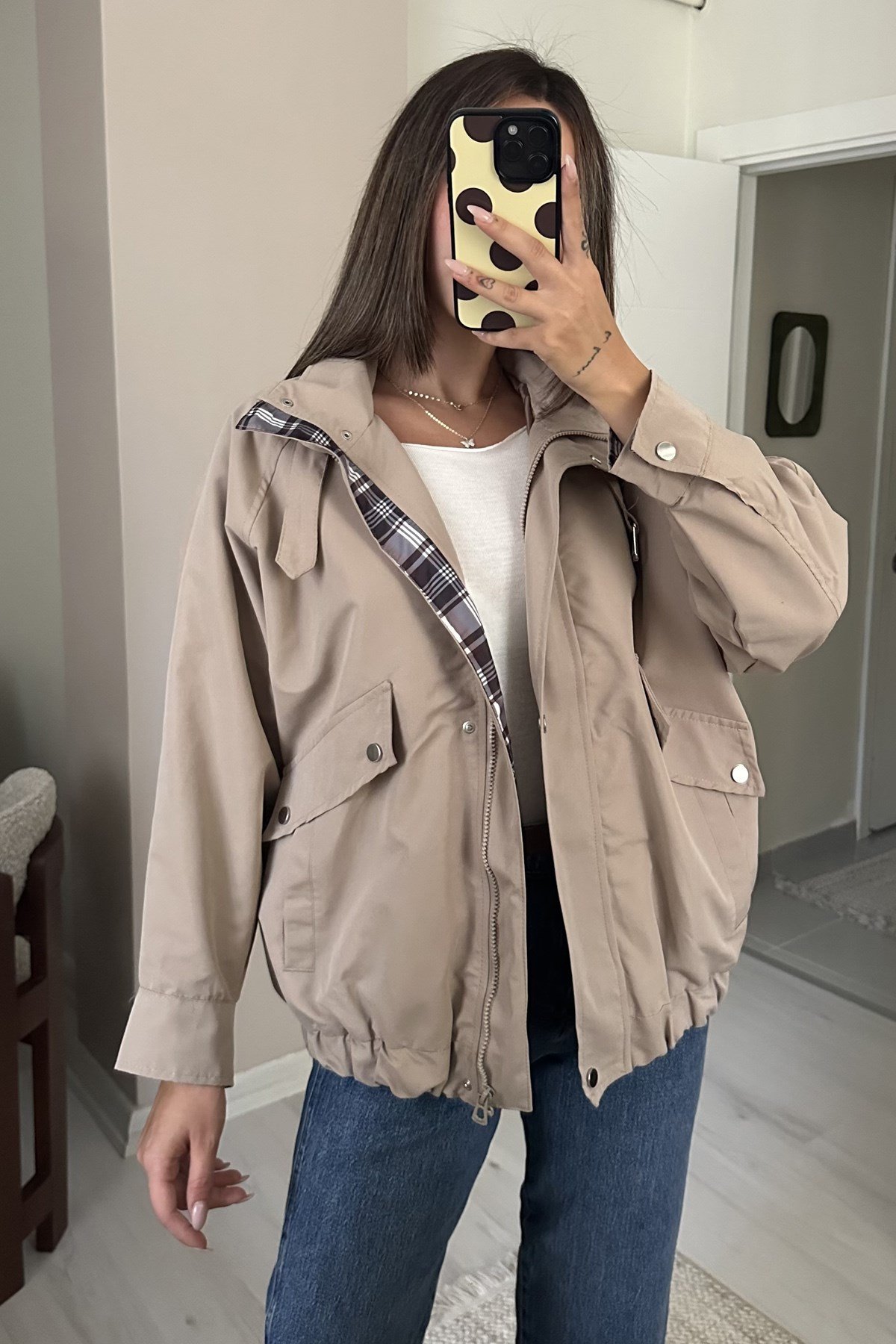 Kadın Ekose Detaylı Tokalı Dik Yaka Fermuarlı Oversize Parka Ceket - BejKadın Ekose Detaylı Tokalı Dik Yaka Oversize Parka CeketCeketİSTANGÜL BUTİK