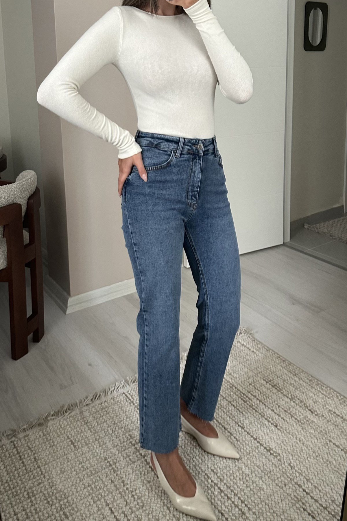 Kadın Yüksek Bel Likralı Push Up Straight Jean Pantolon - Orta Mavi Kadın Yüksek Bel Likralı Push Up Straight Jean Pantolon MaviJeanİSTANGÜL BUTİK