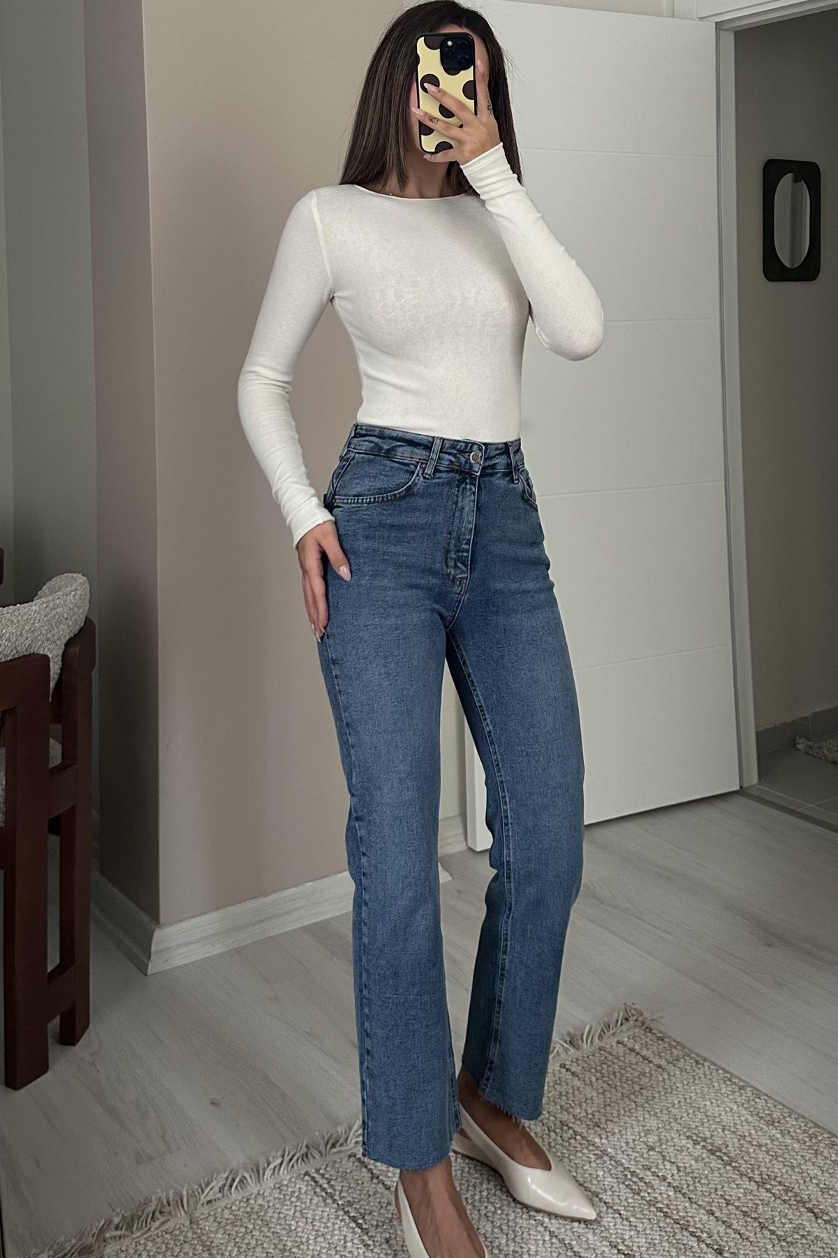 Kadın Yüksek Bel Likralı Push Up Straight Jean Pantolon - Orta Mavi Kadın Yüksek Bel Likralı Push Up Straight Jean Pantolon MaviJeanİSTANGÜL BUTİK