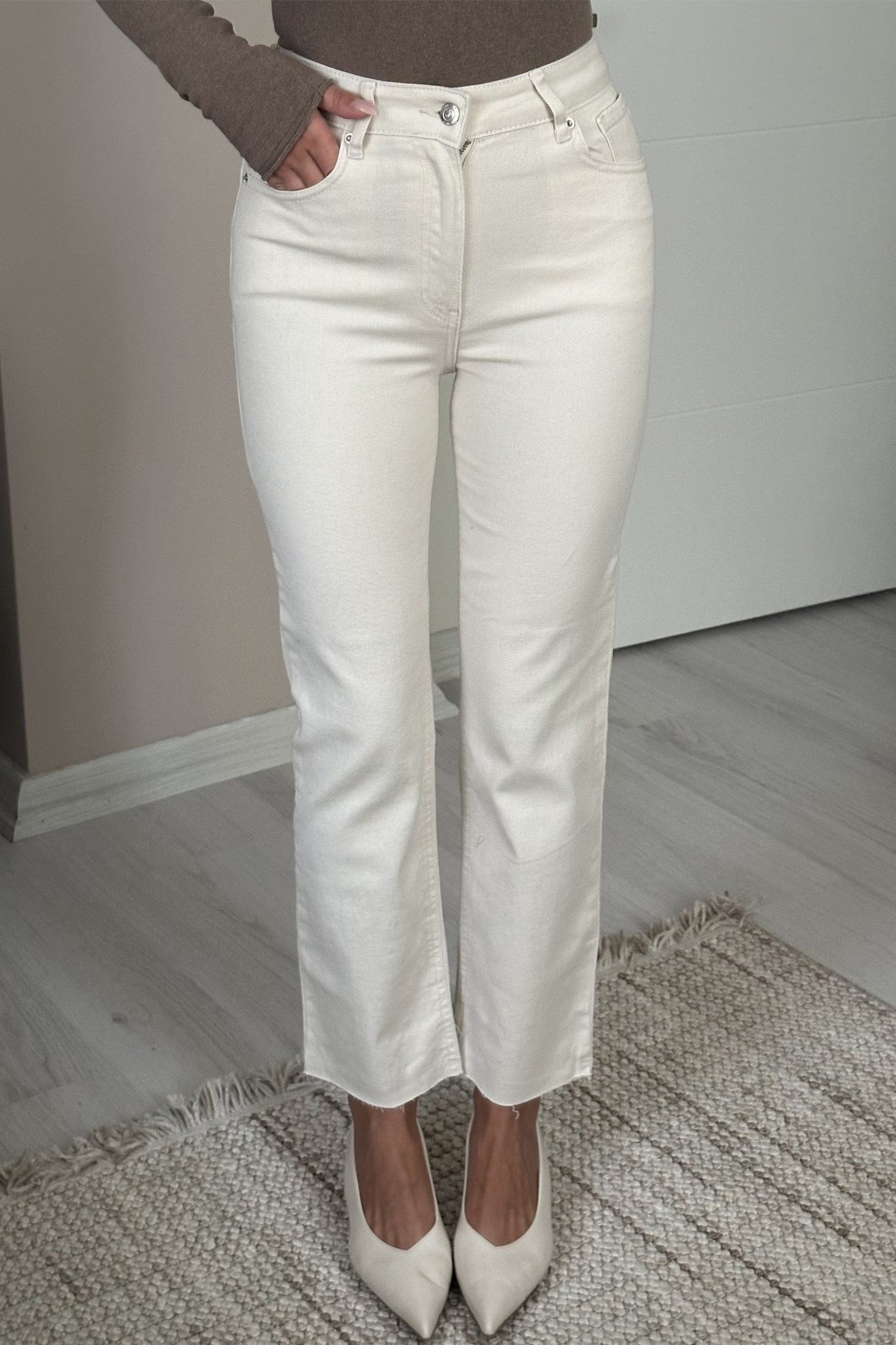 Kadın Yüksek Bel Likralı Push Up Straight Jean Pantolon - Bej Kadın Yüksek Bel Likralı Push Up Straight Jean Pantolon MaviJeanİSTANGÜL BUTİK
