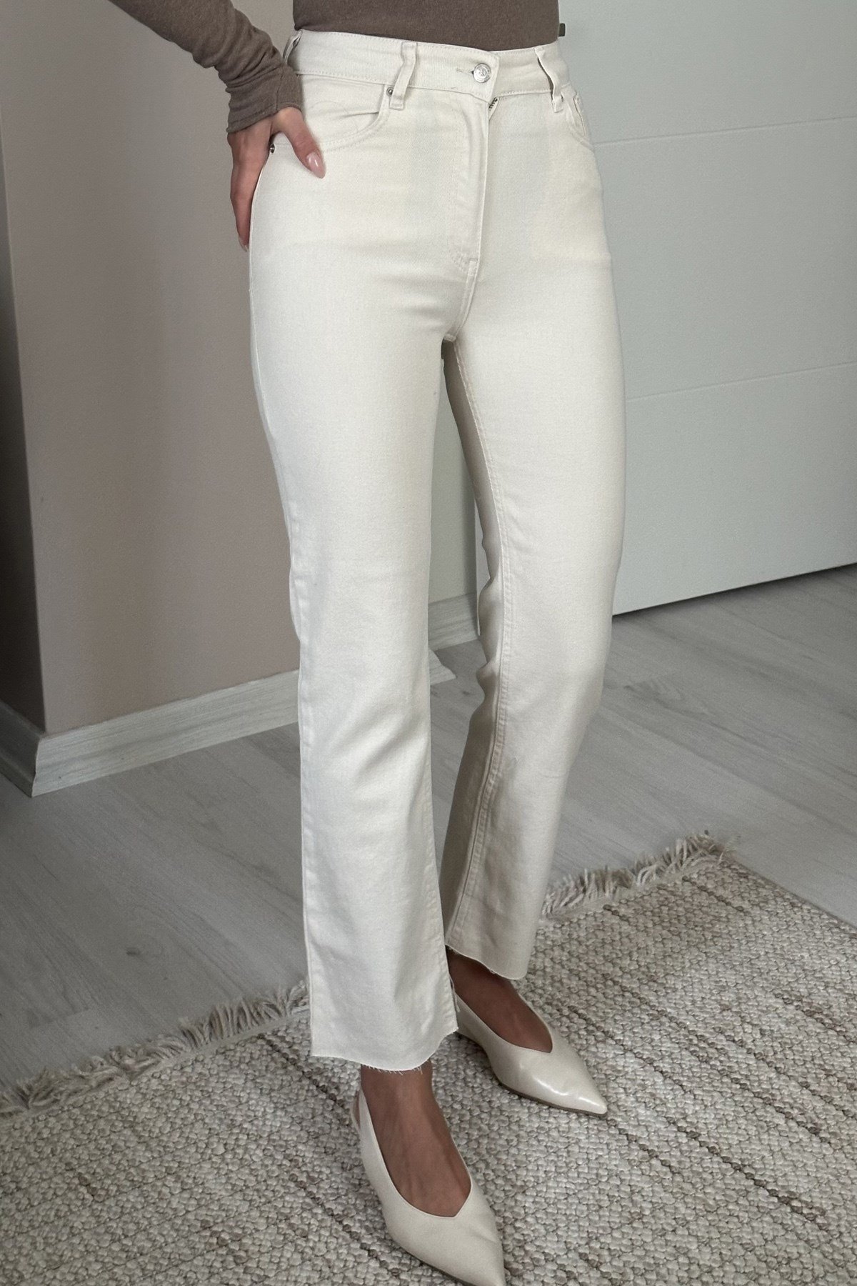 Kadın Yüksek Bel Likralı Push Up Straight Jean Pantolon - Bej Kadın Yüksek Bel Likralı Push Up Straight Jean Pantolon MaviJeanİSTANGÜL BUTİK