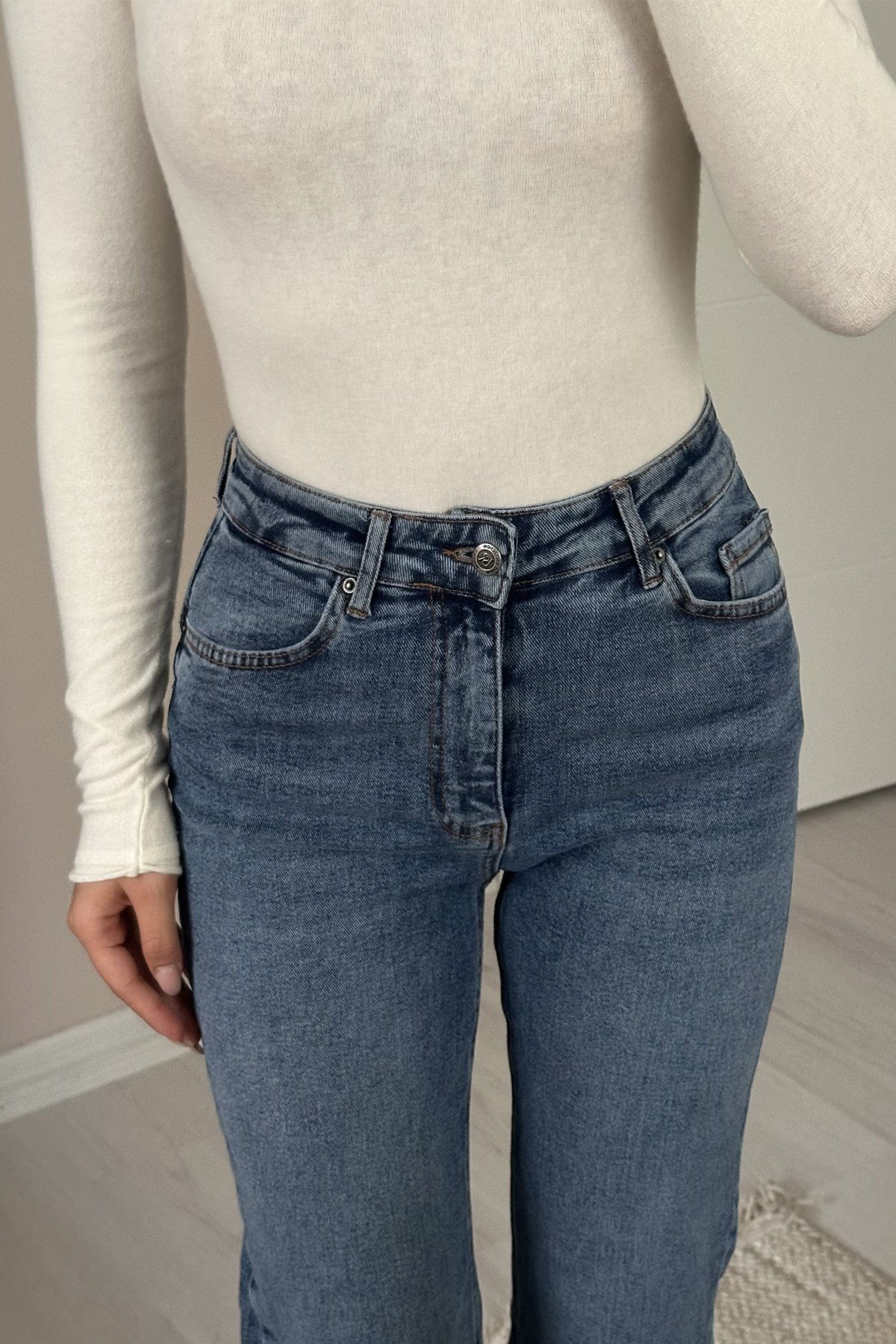 Kadın Yüksek Bel Likralı Push Up Straight Jean Pantolon - Orta Mavi Kadın Yüksek Bel Likralı Push Up Straight Jean Pantolon MaviJeanİSTANGÜL BUTİK