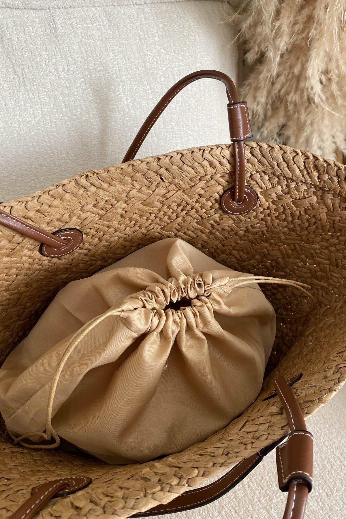 Sahara Breeze Tote Yazlık Büyük Hasır Kadın ÇantaSahara Breeze Tote – Yazlık Büyük Hasır Kadın Çanta | Şık & DoğalÇantaİSTANGÜL BUTİK