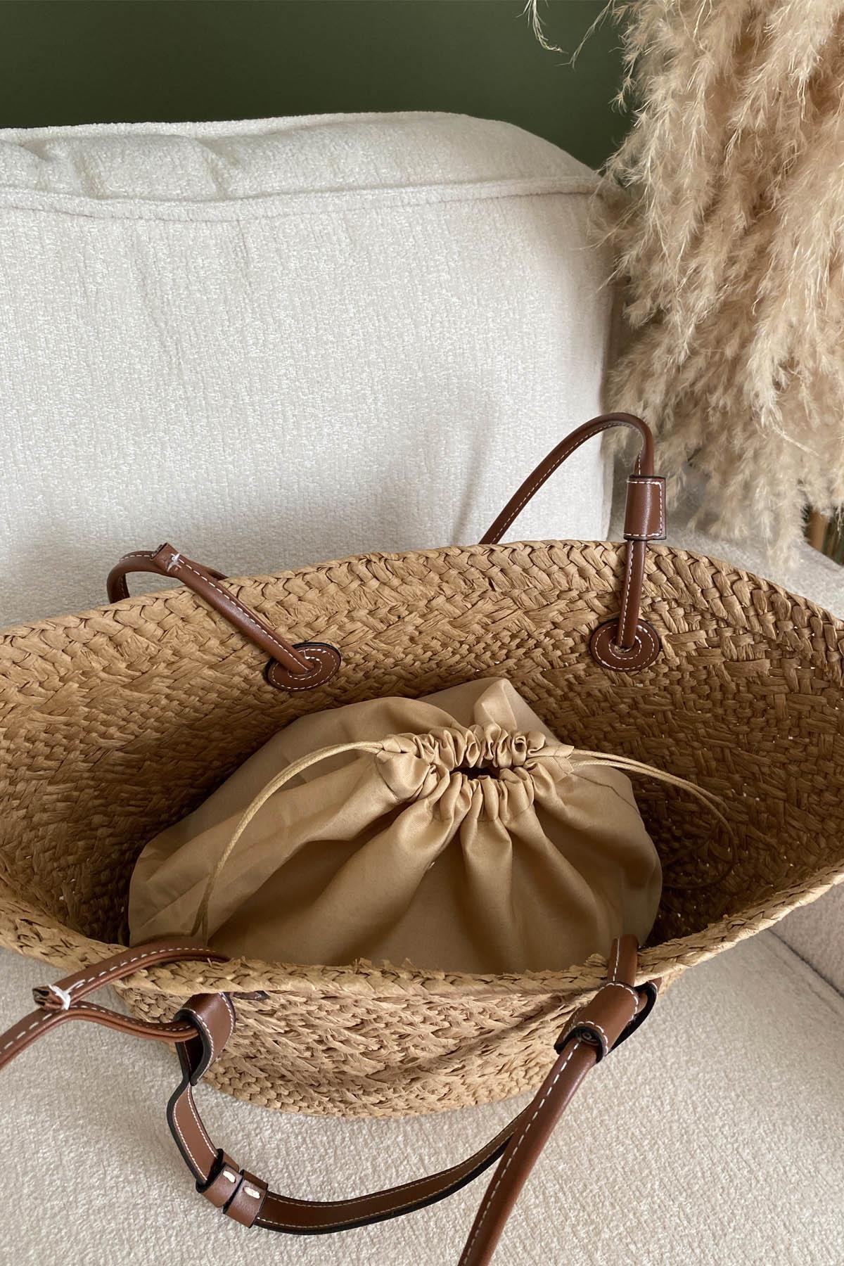 Sahara Breeze Tote Yazlık Büyük Hasır Kadın ÇantaSahara Breeze Tote – Yazlık Büyük Hasır Kadın Çanta | Şık & DoğalÇantaİSTANGÜL BUTİK