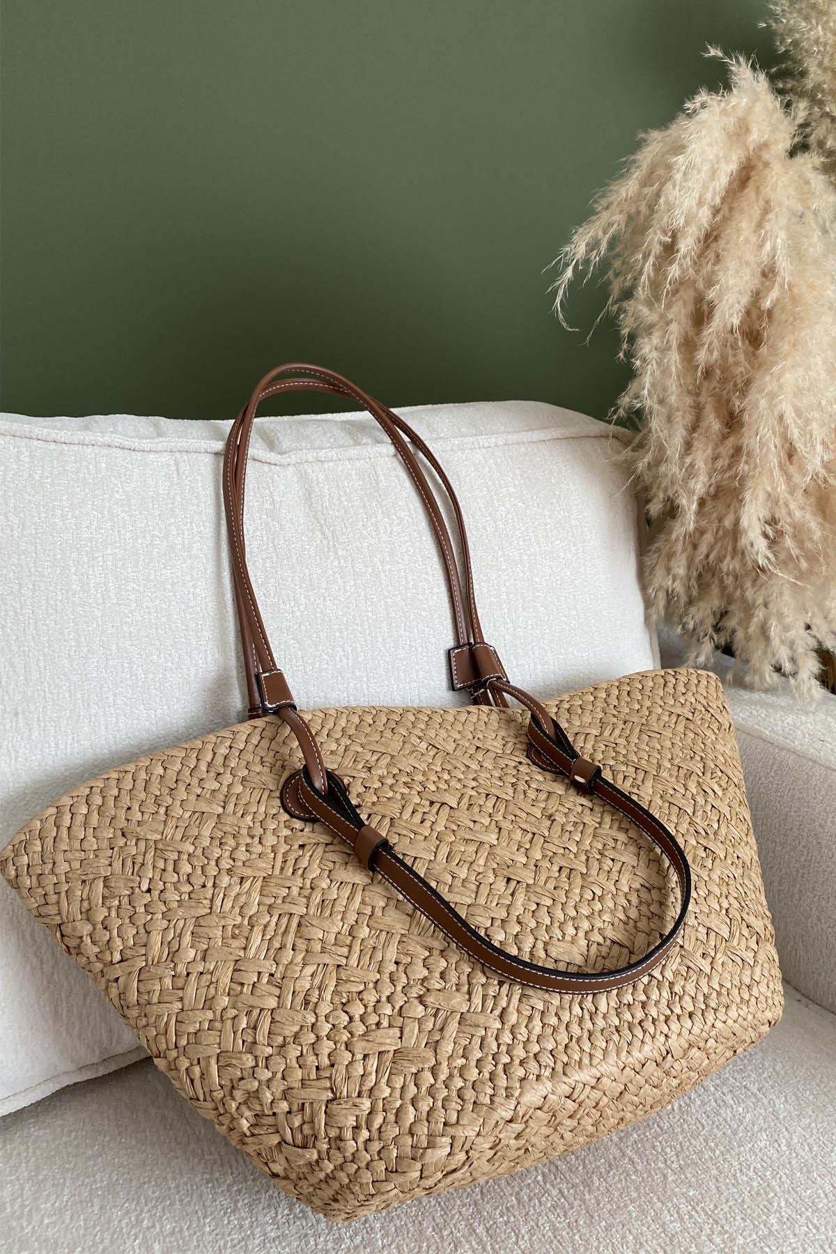 Sahara Breeze Tote Yazlık Büyük Hasır Kadın ÇantaSahara Breeze Tote – Yazlık Büyük Hasır Kadın Çanta | Şık & DoğalÇantaİSTANGÜL BUTİK