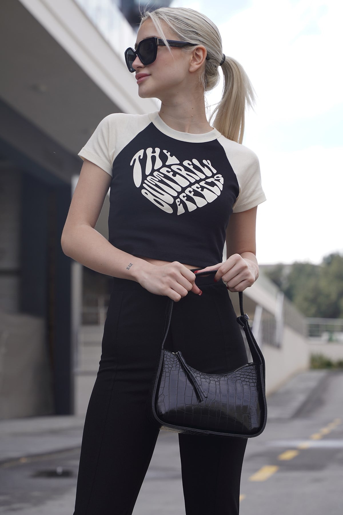 Bej Desenli Kısa Kollu Kadın Crop T-shirt MG1655
