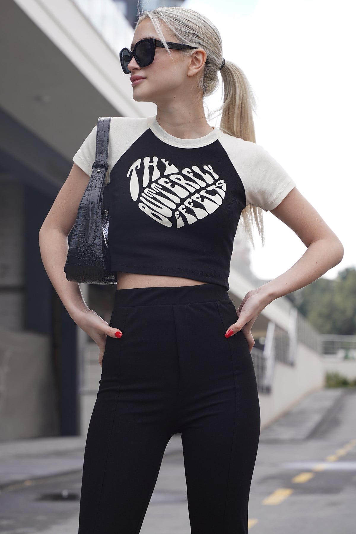 Bej Desenli Kısa Kollu Kadın Crop T-shirt MG1655