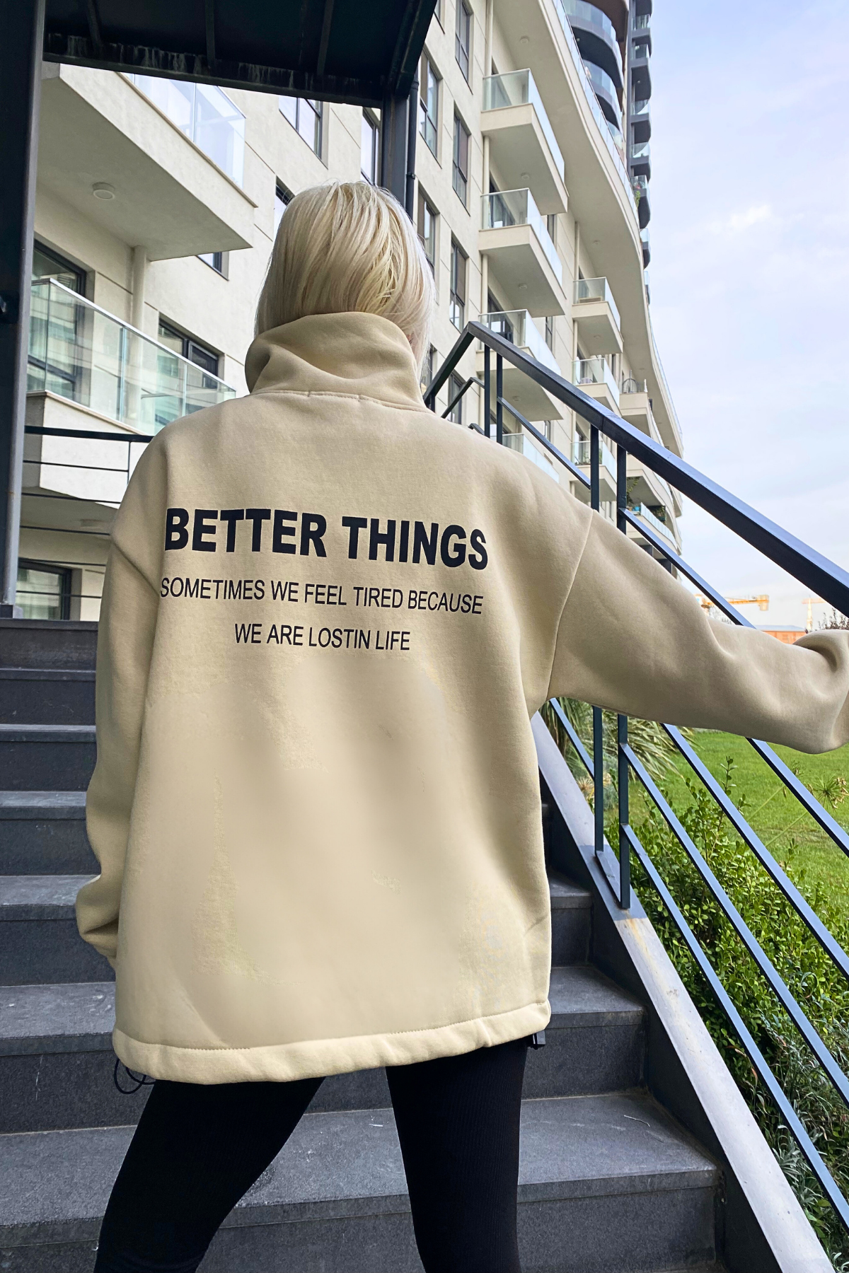 Bej Dik Yaka Fermuarlı Kadın Sweatshirt MG1935