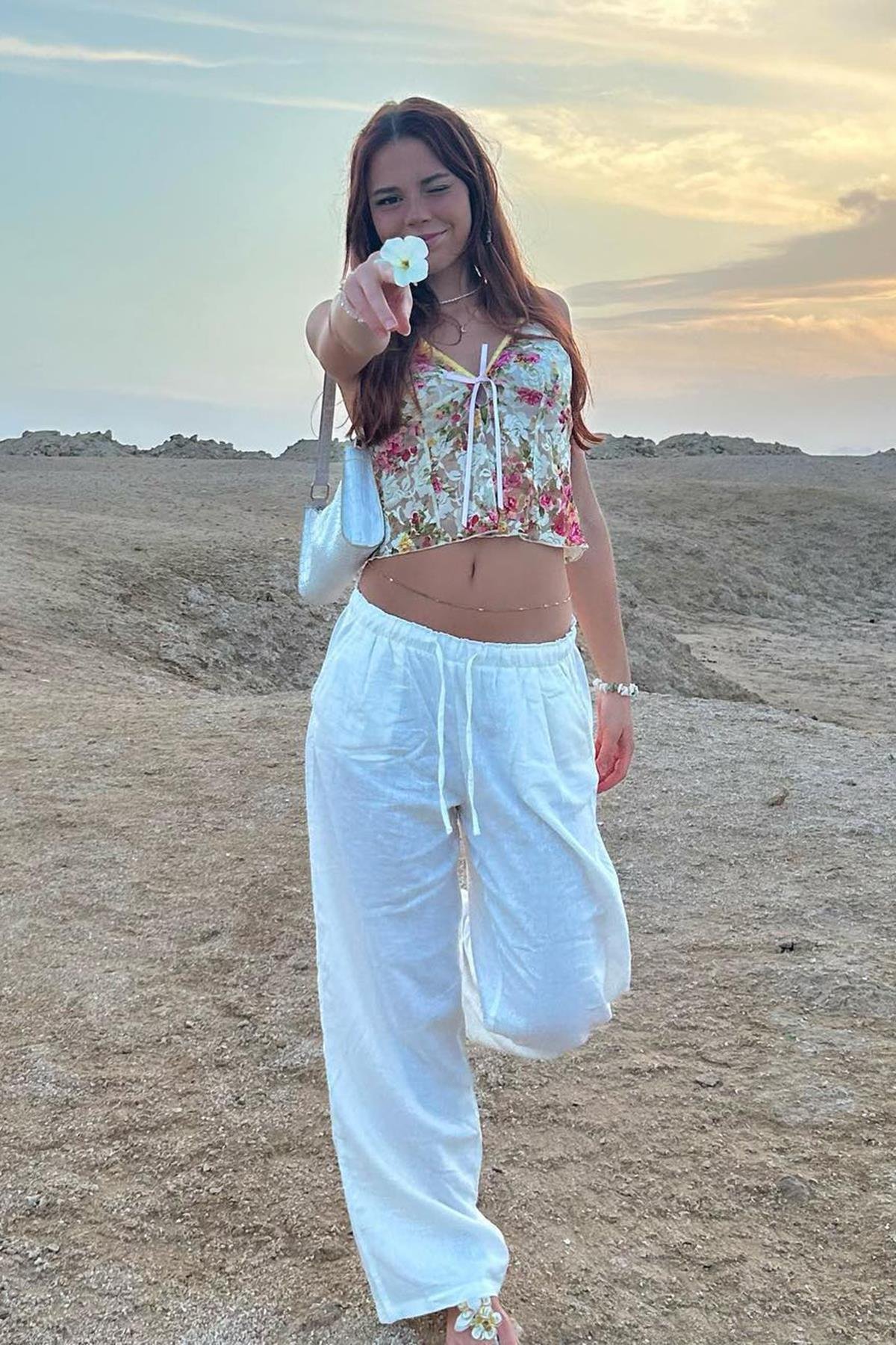 Beyaz Beli Büzgülü Wide Leg Kumaş Pantolon MG1950