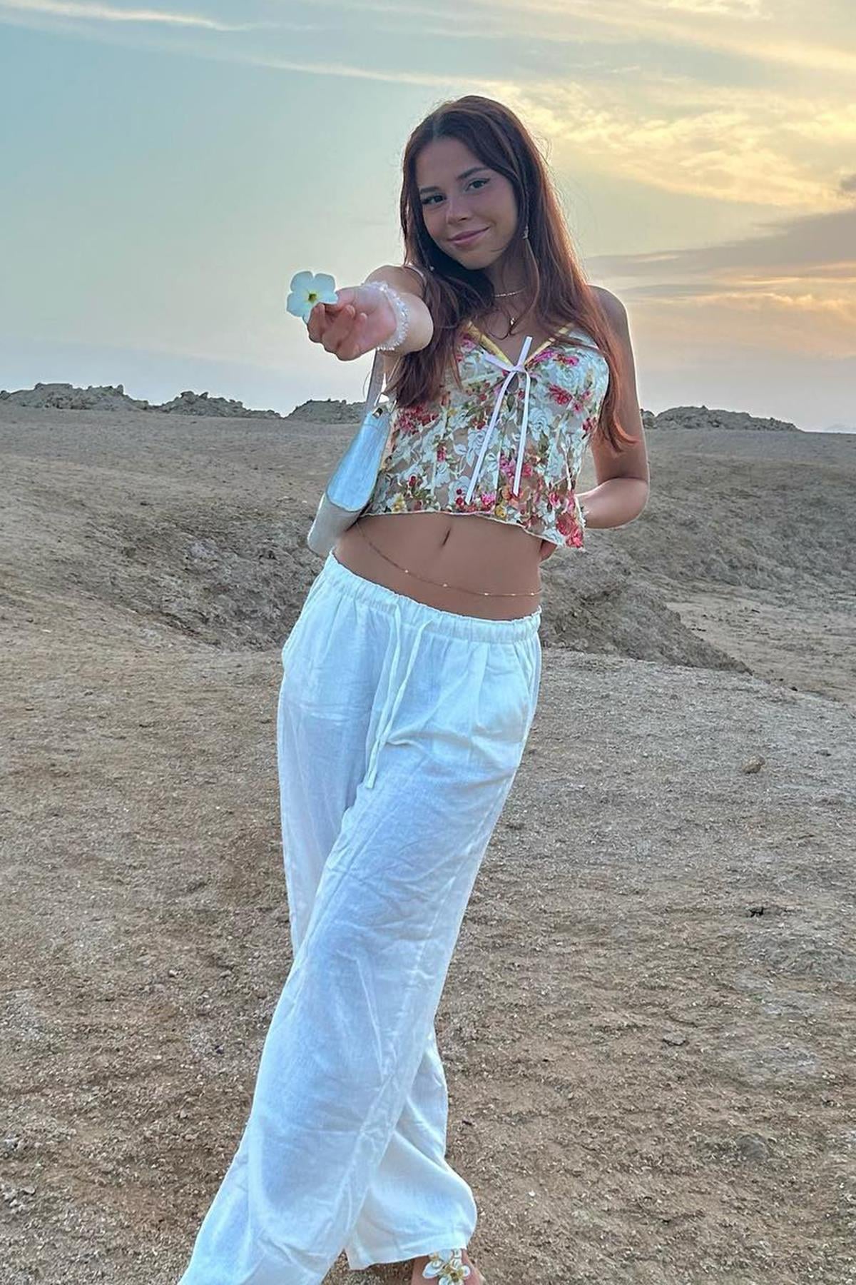 Beyaz Beli Büzgülü Wide Leg Kumaş Pantolon MG1950