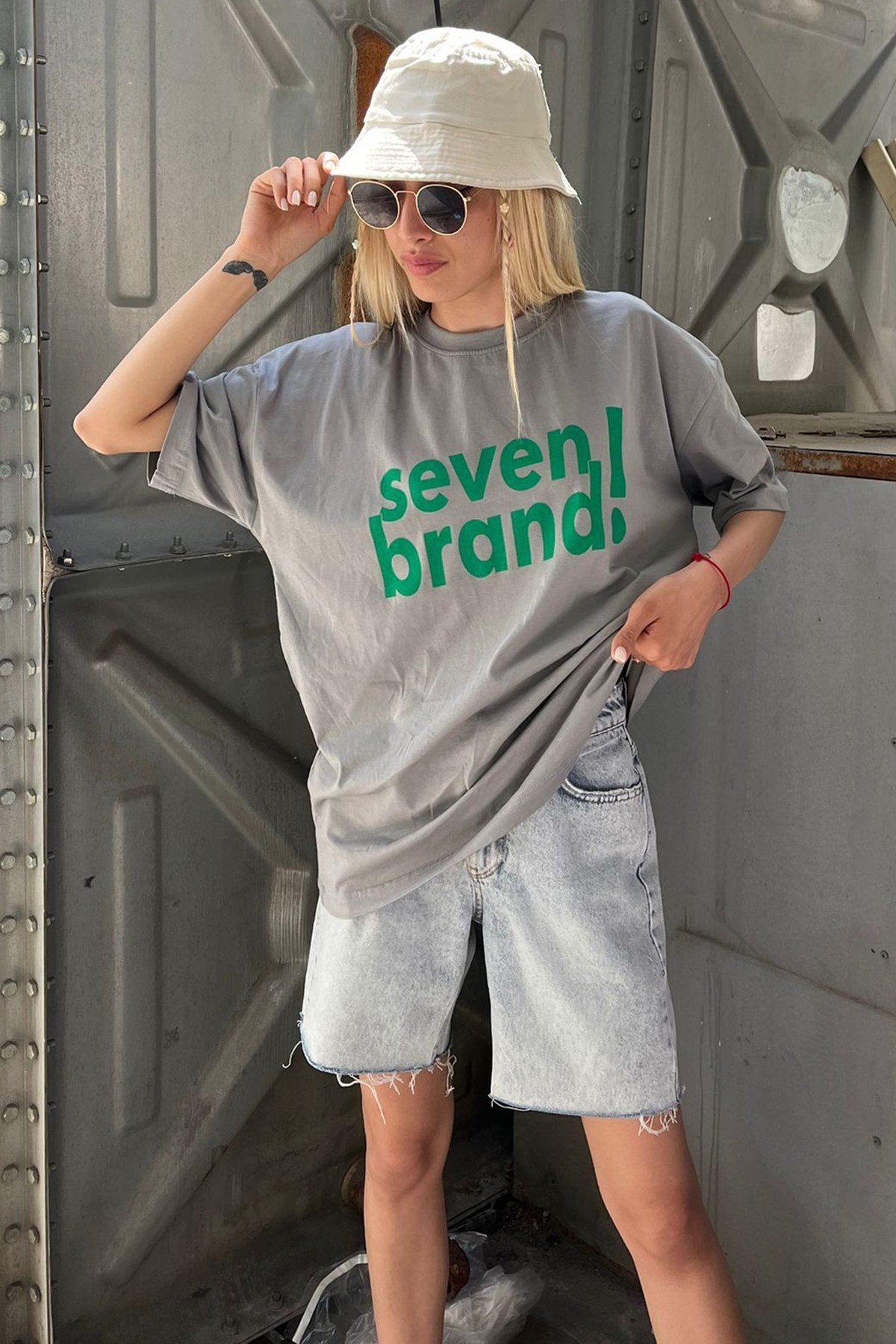 Boyalı Gri Baskılı Oversize Tişört MG1489