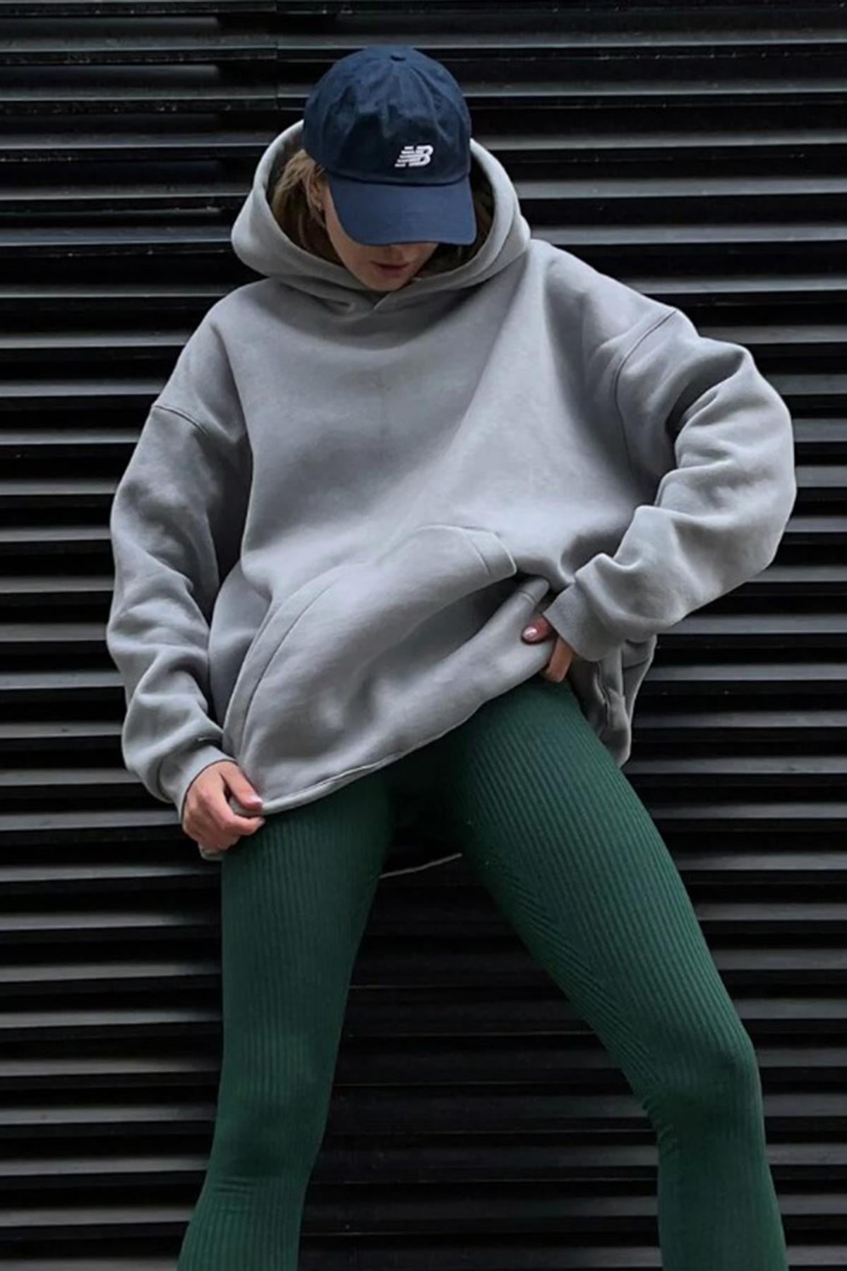 Boyalı Gri Kapüşonlu Şardonlu Oversize Sweatshirt MG1566