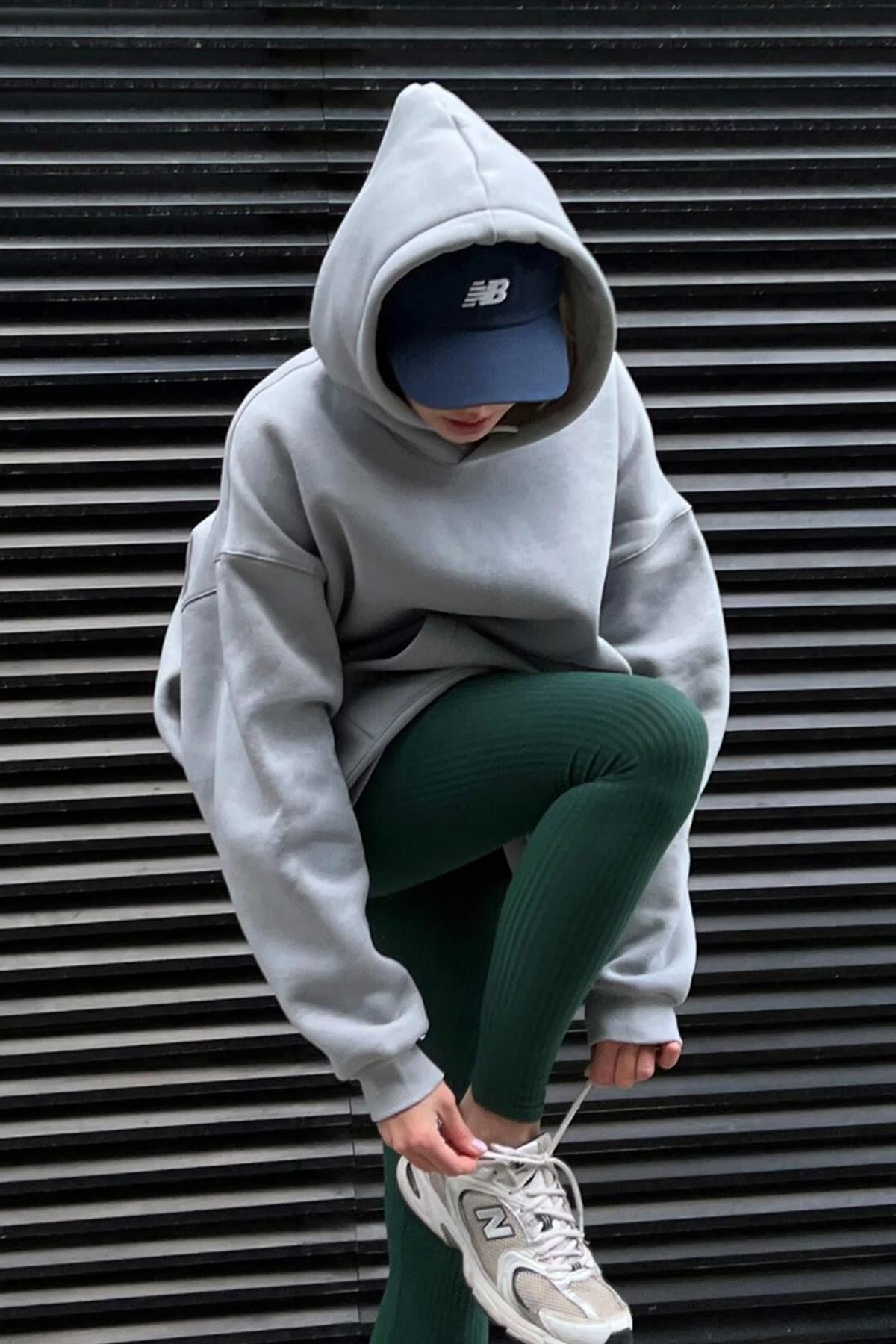 Boyalı Gri Kapüşonlu Şardonlu Oversize Sweatshirt MG1566