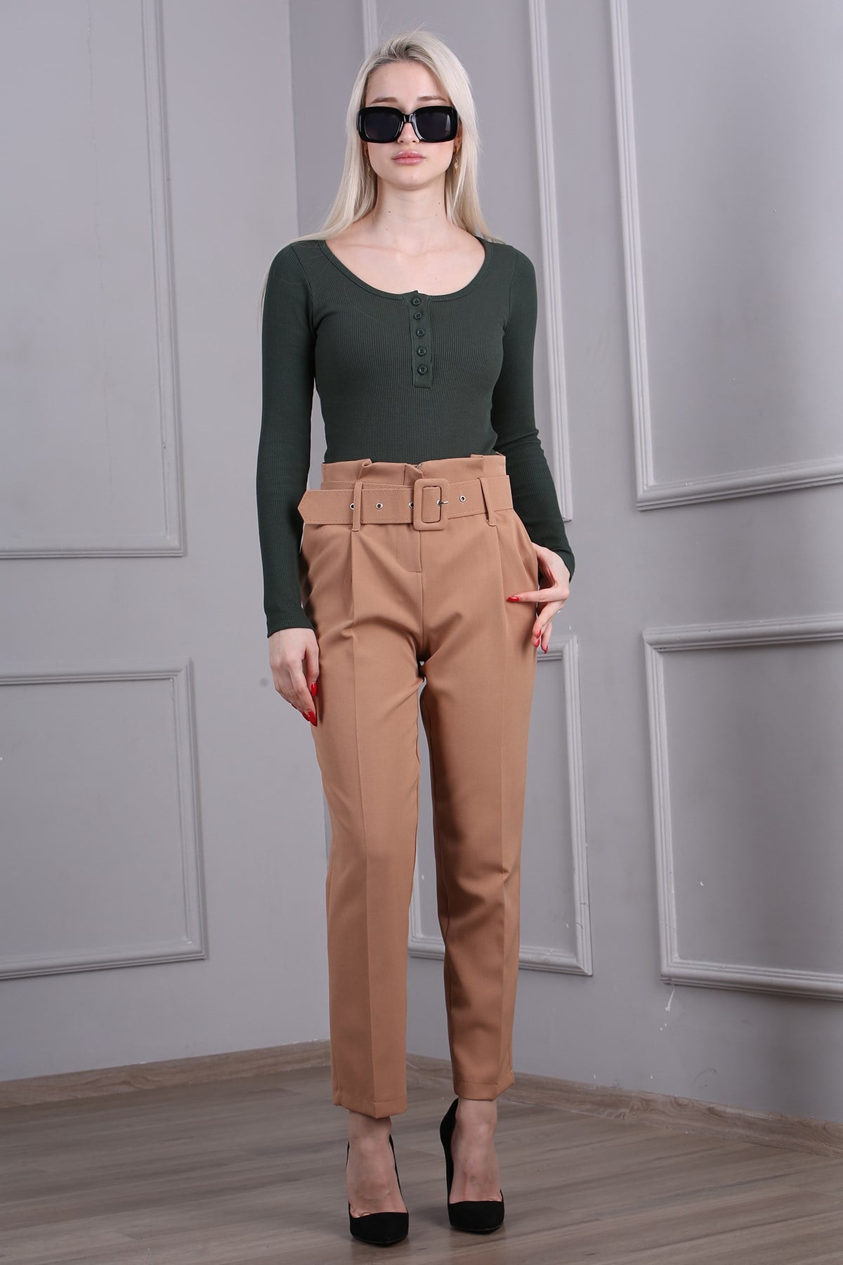 Camel Kemerli Boru Paça Kadın Kumaş Pantolon MG1639