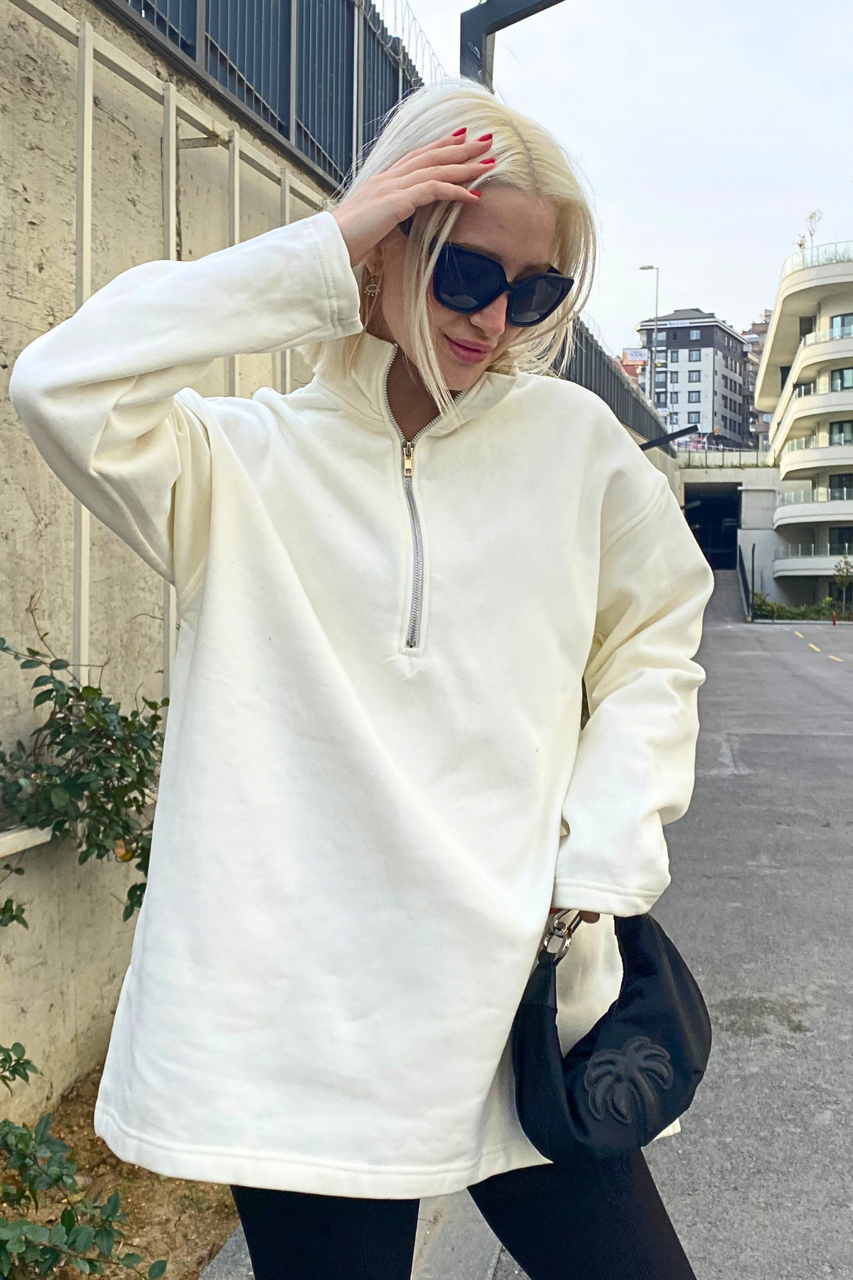 Ekru Fermuar Yaka Yırtmaçlı Sweatshirt MG1903