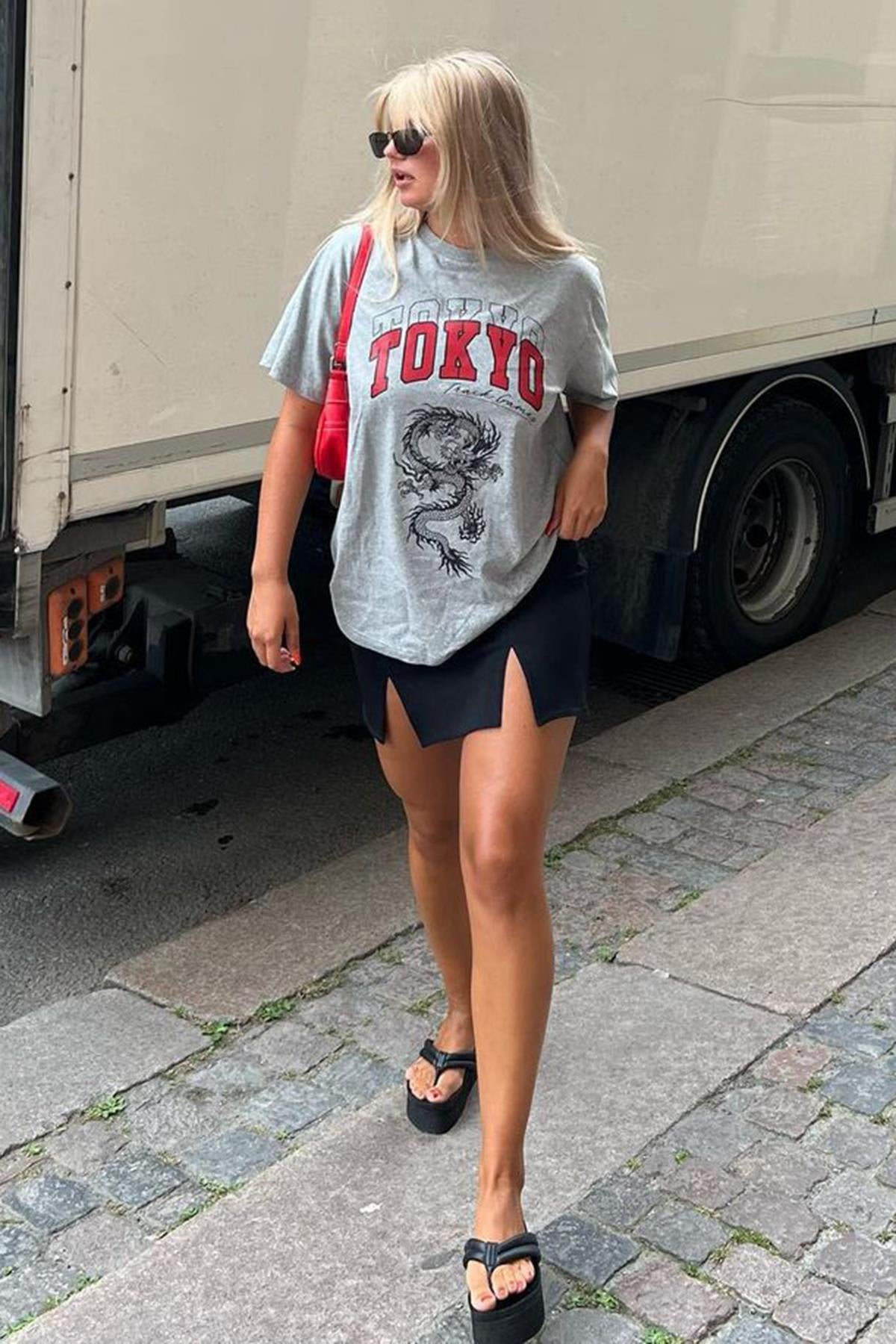 Gri Baskılı Bisiklet Yaka Kadın Tişört MG1771