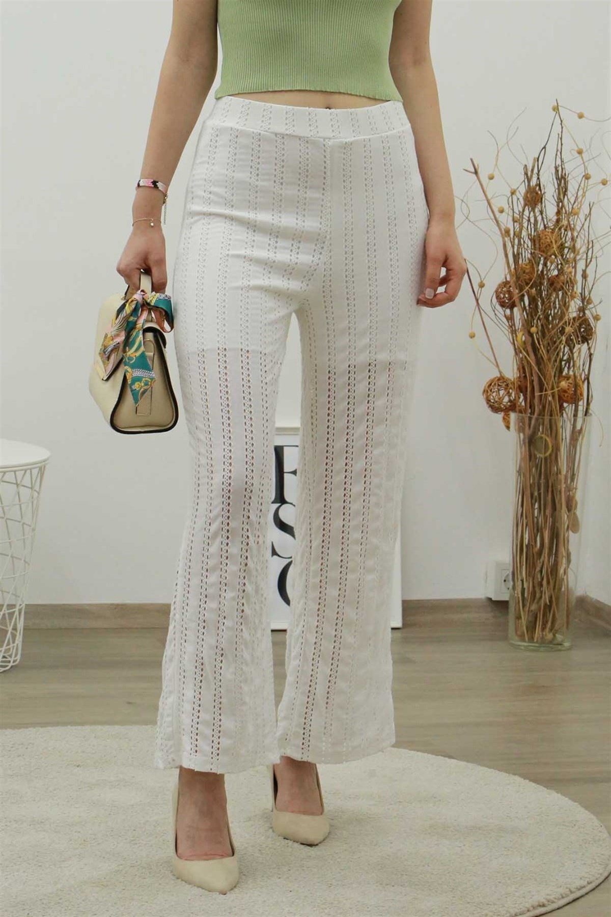 Mad Girls Beyaz Delikli Astarlı Pantolon MG381