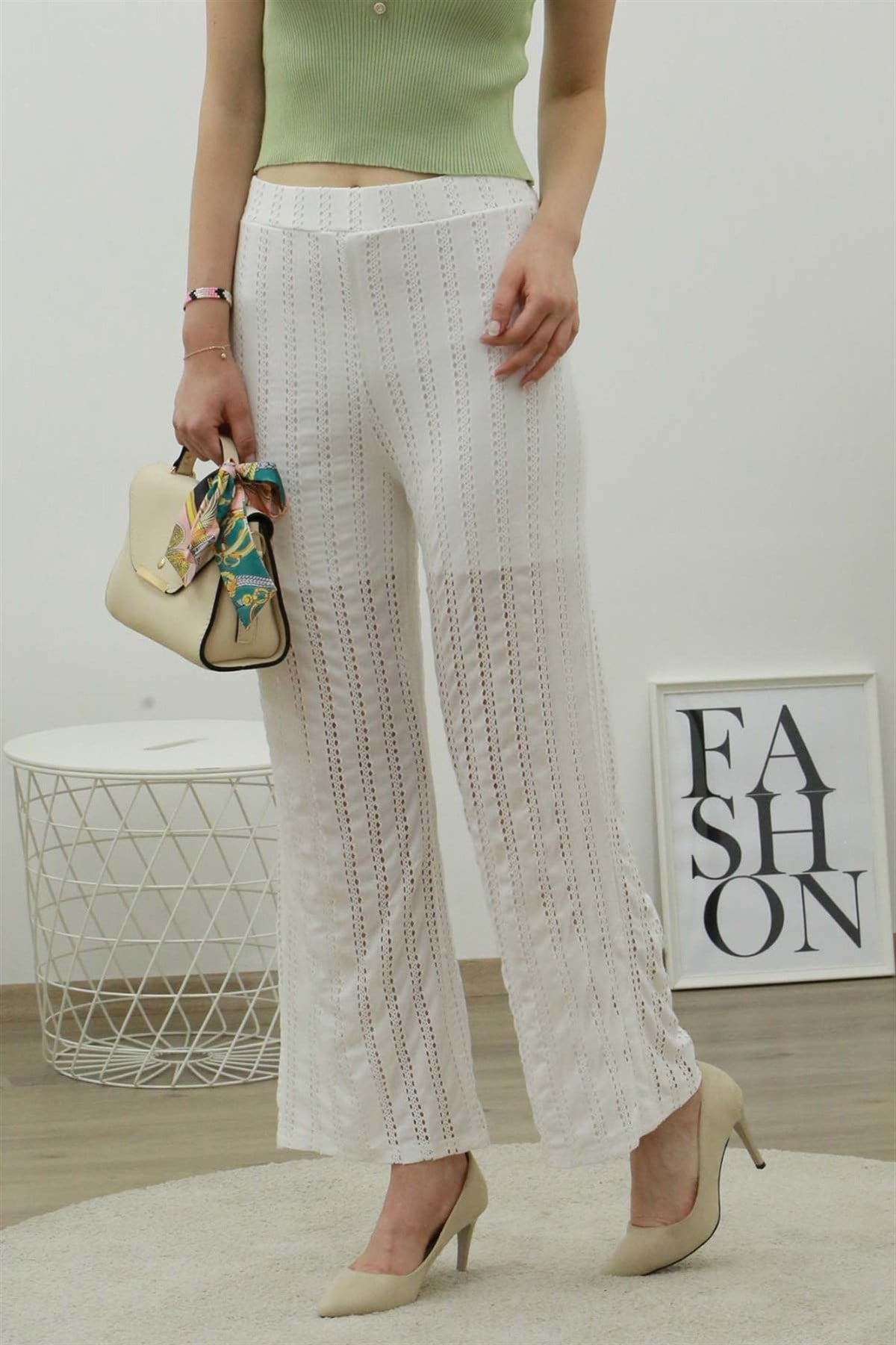 Mad Girls Beyaz Delikli Astarlı Pantolon MG381