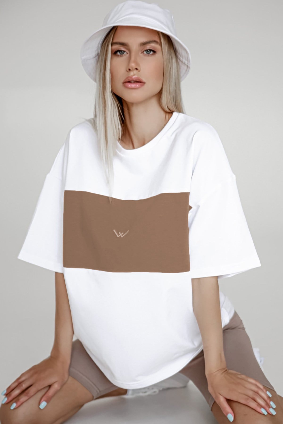 Mad Girls Beyaz Nakışlı Tişört MG1421
